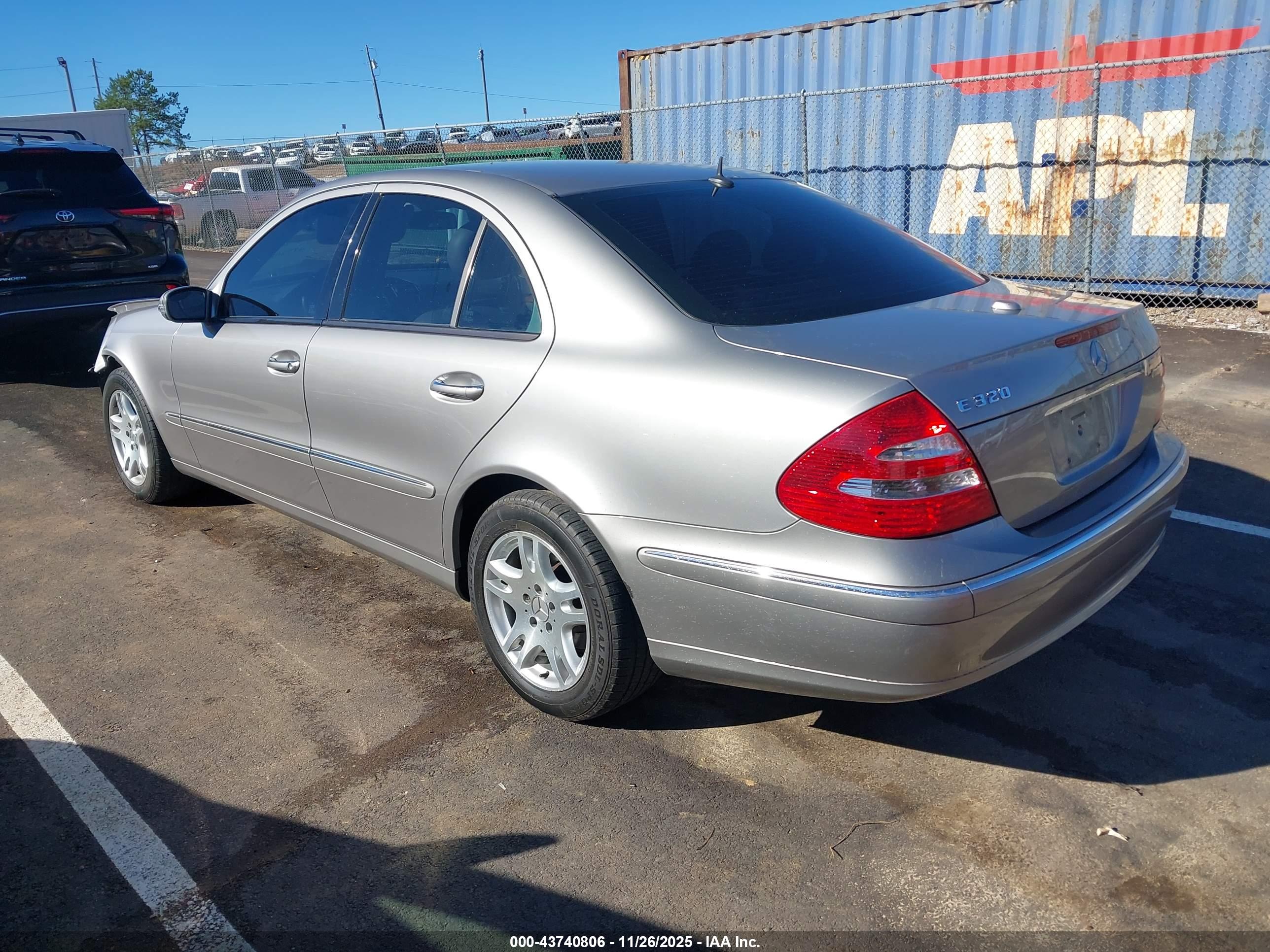 MERCEDES-BENZ E image 3