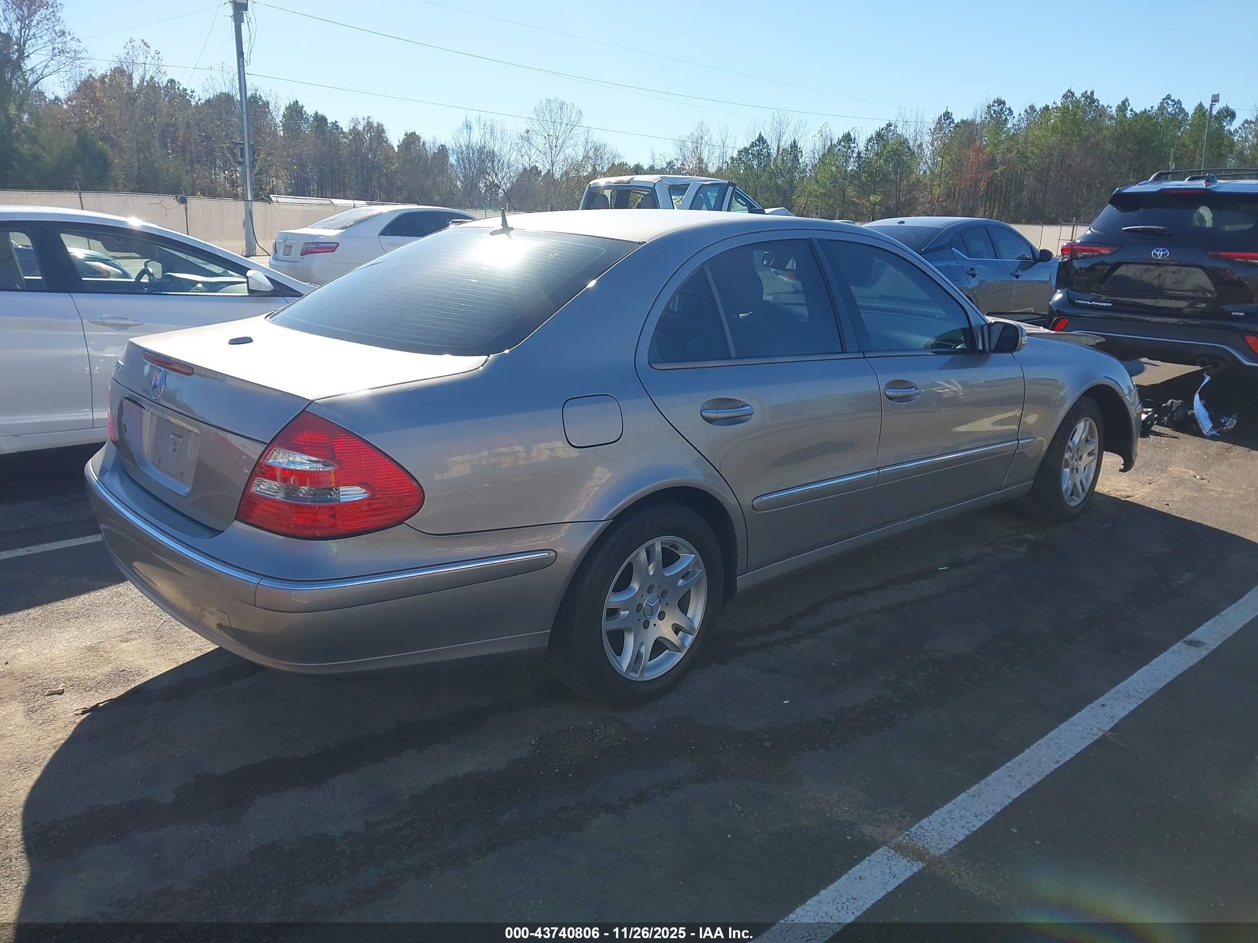 MERCEDES-BENZ E image 4