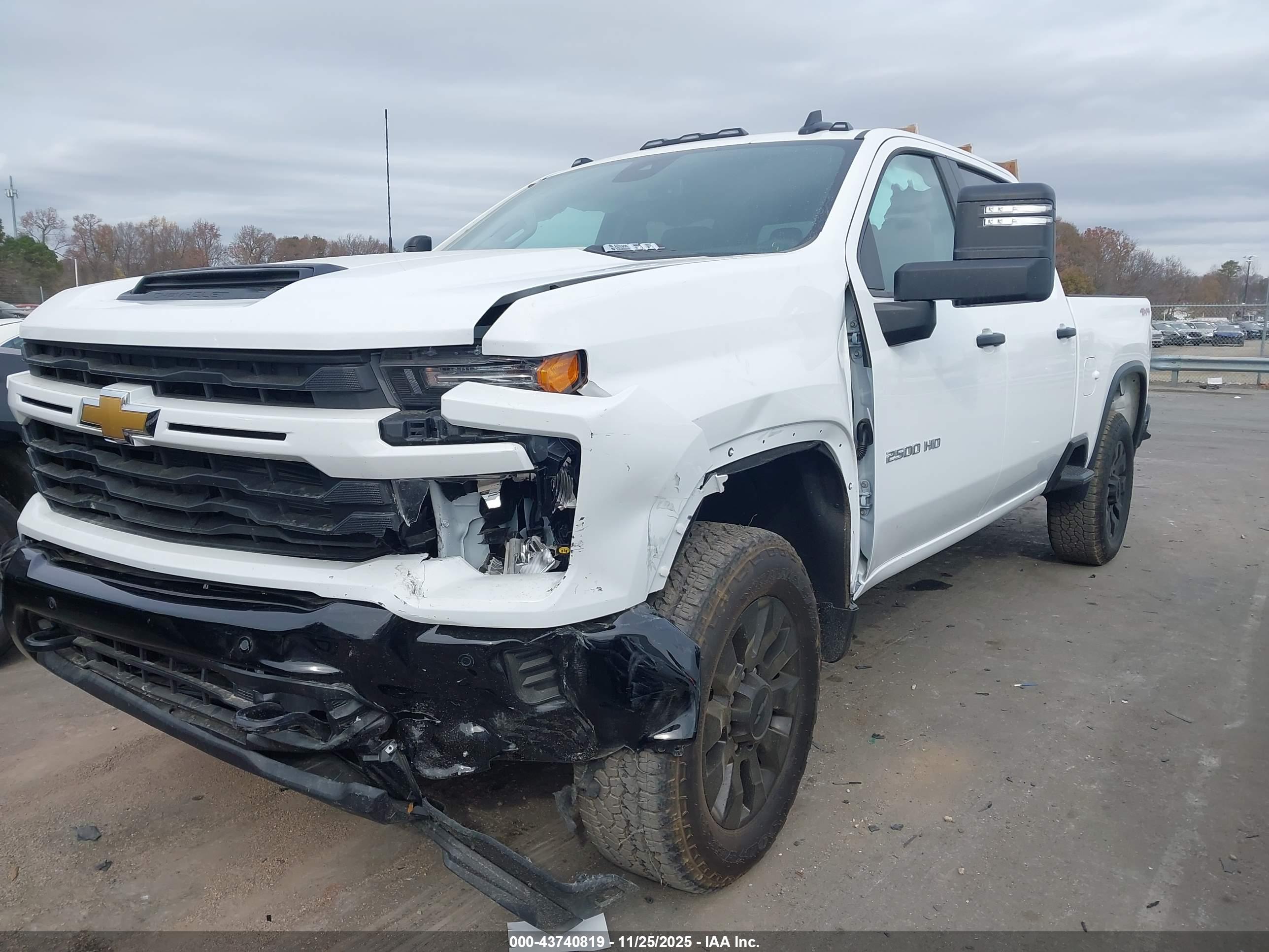 CHEVROLET SILVERADO image 2