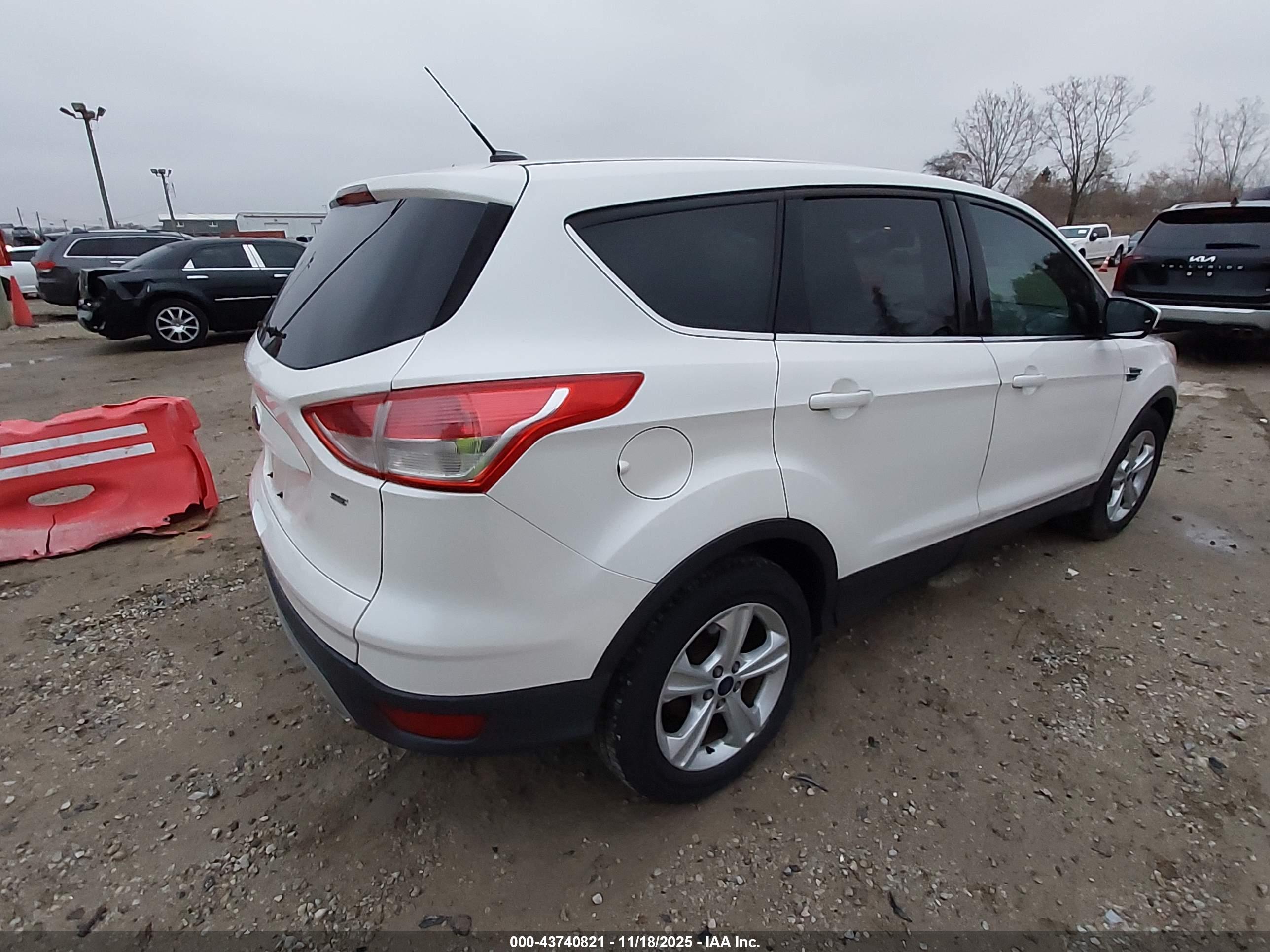 FORD ESCAPE image 4