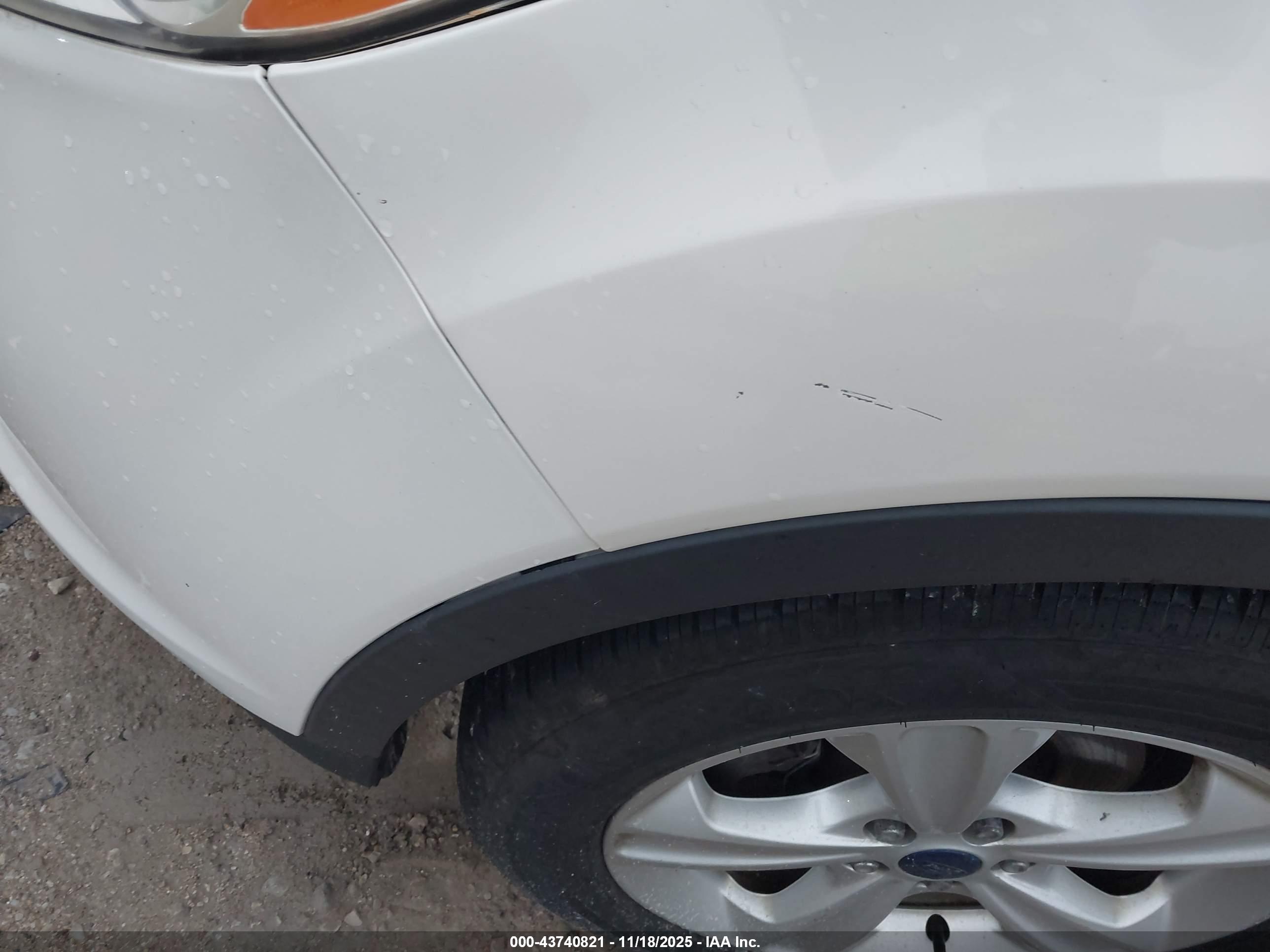 FORD ESCAPE image 6