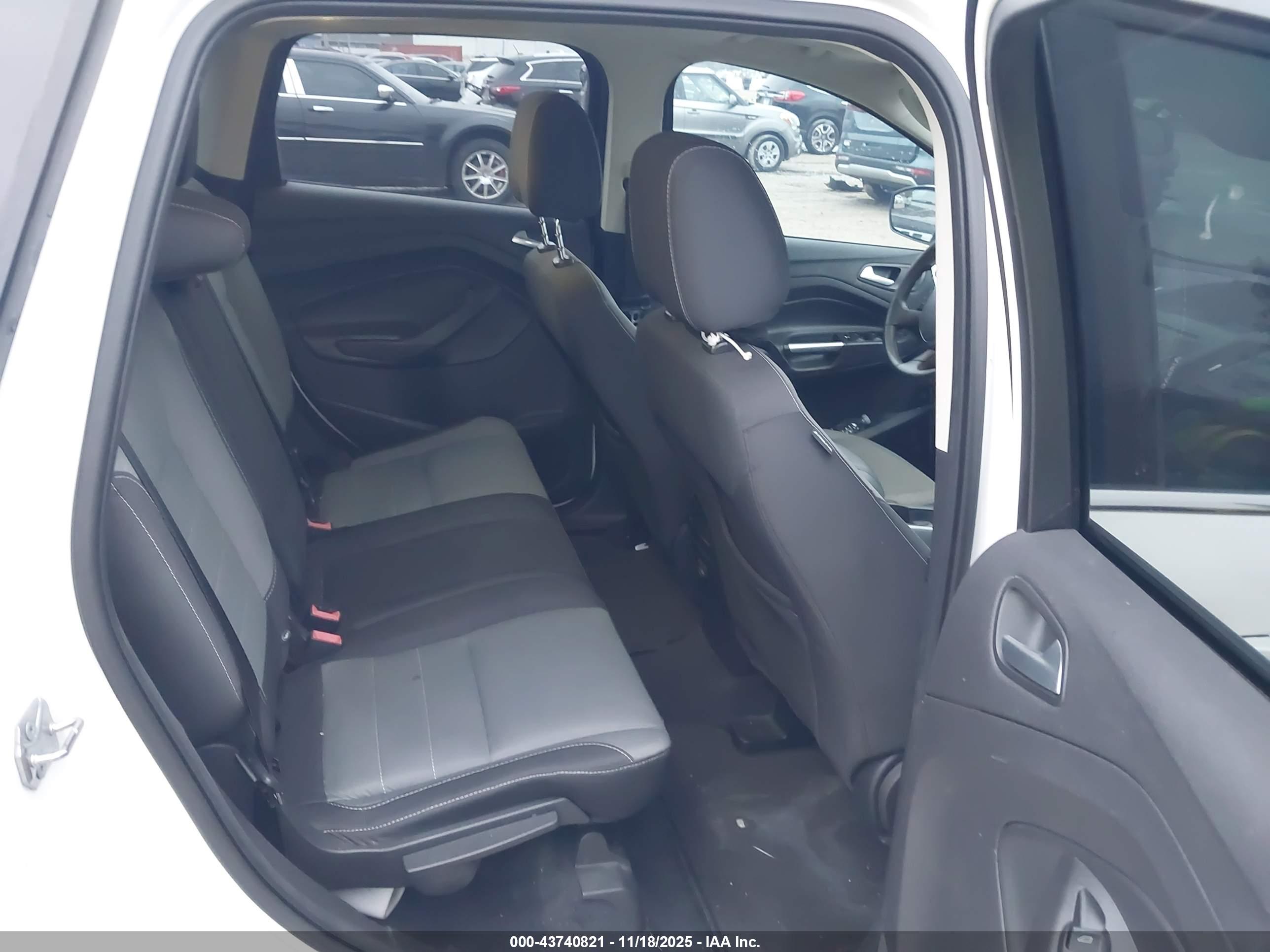 FORD ESCAPE image 8