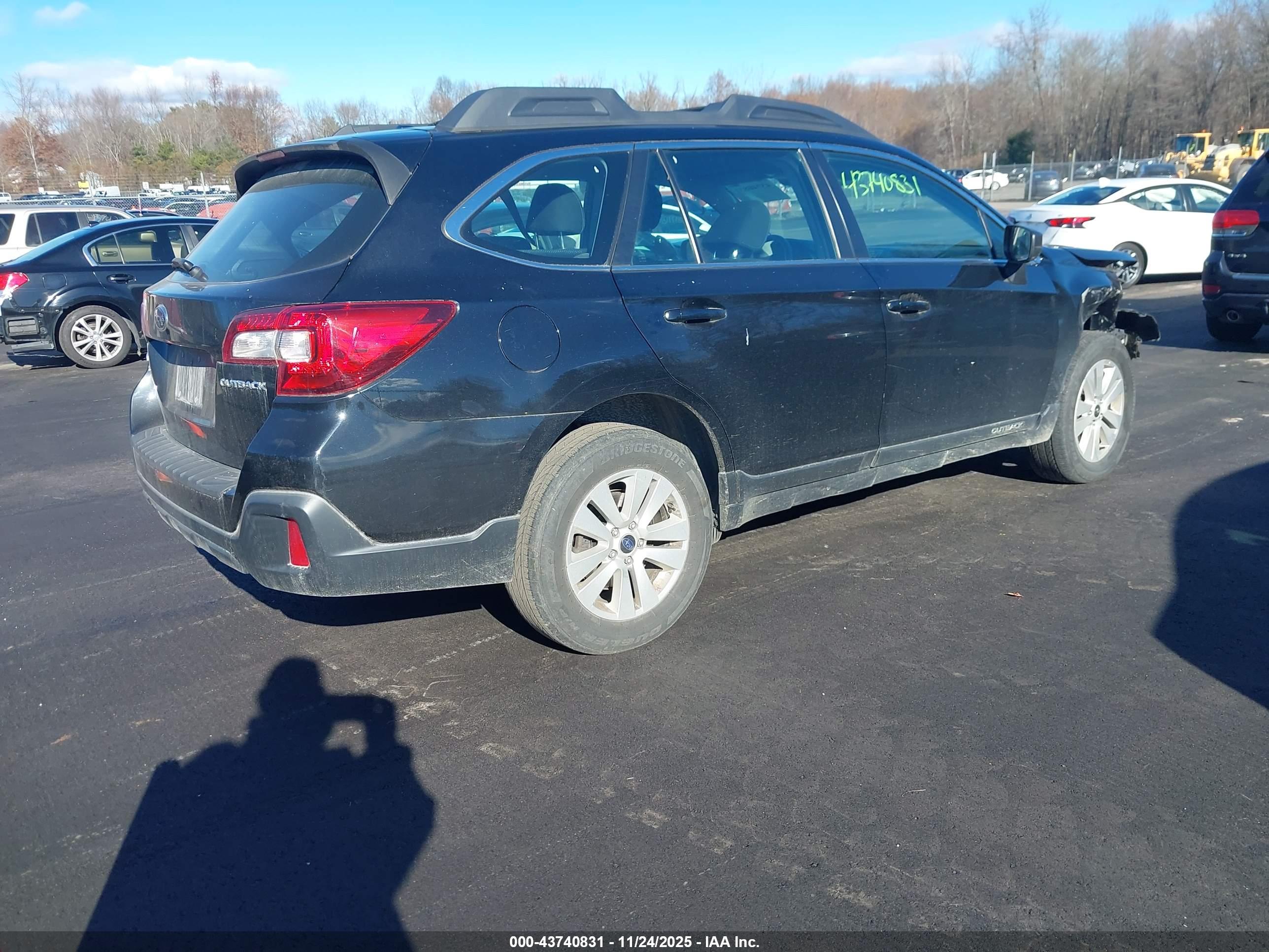 SUBARU OUTBACK image 4