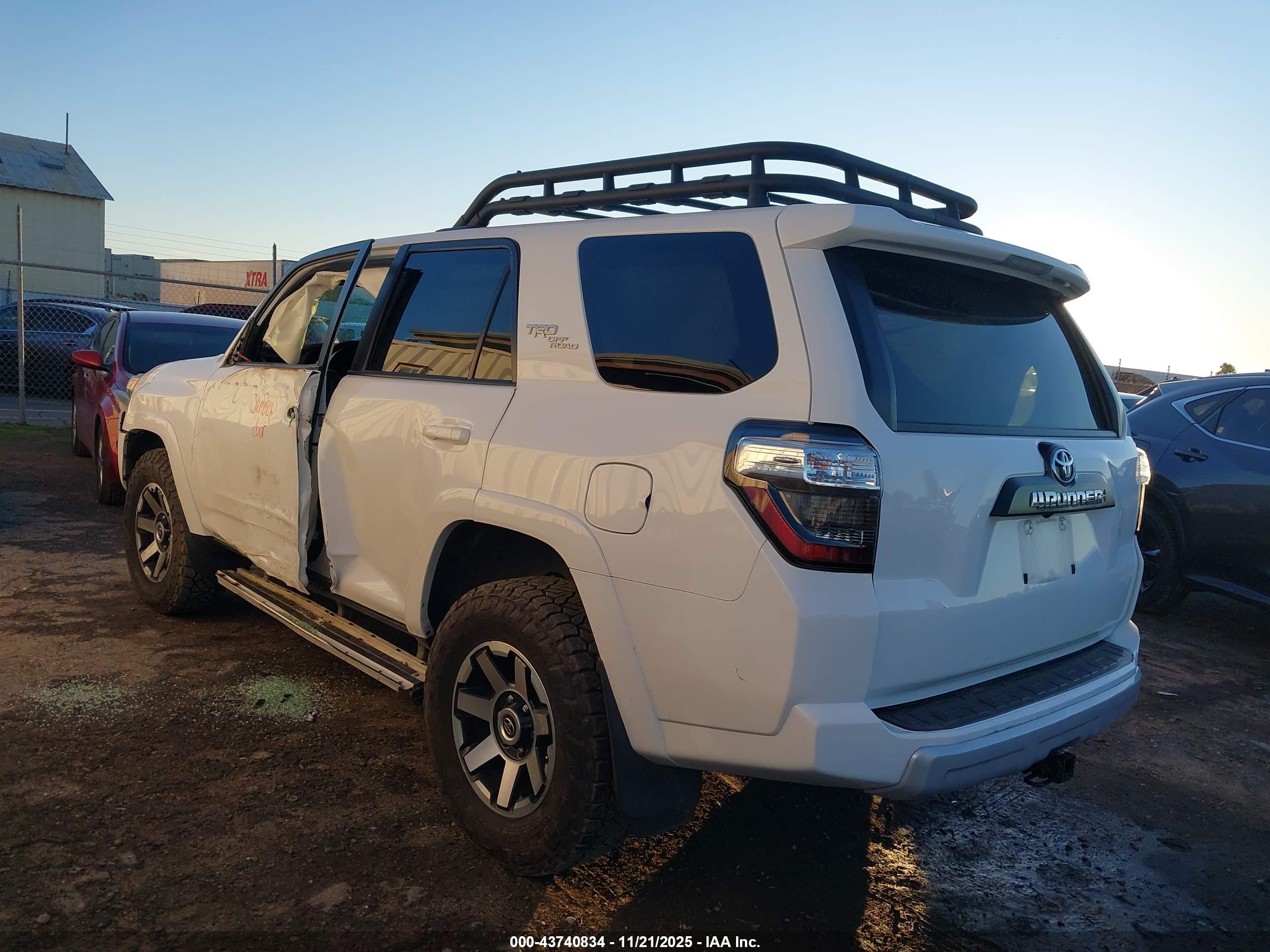 TOYOTA 4RUNNER image 3