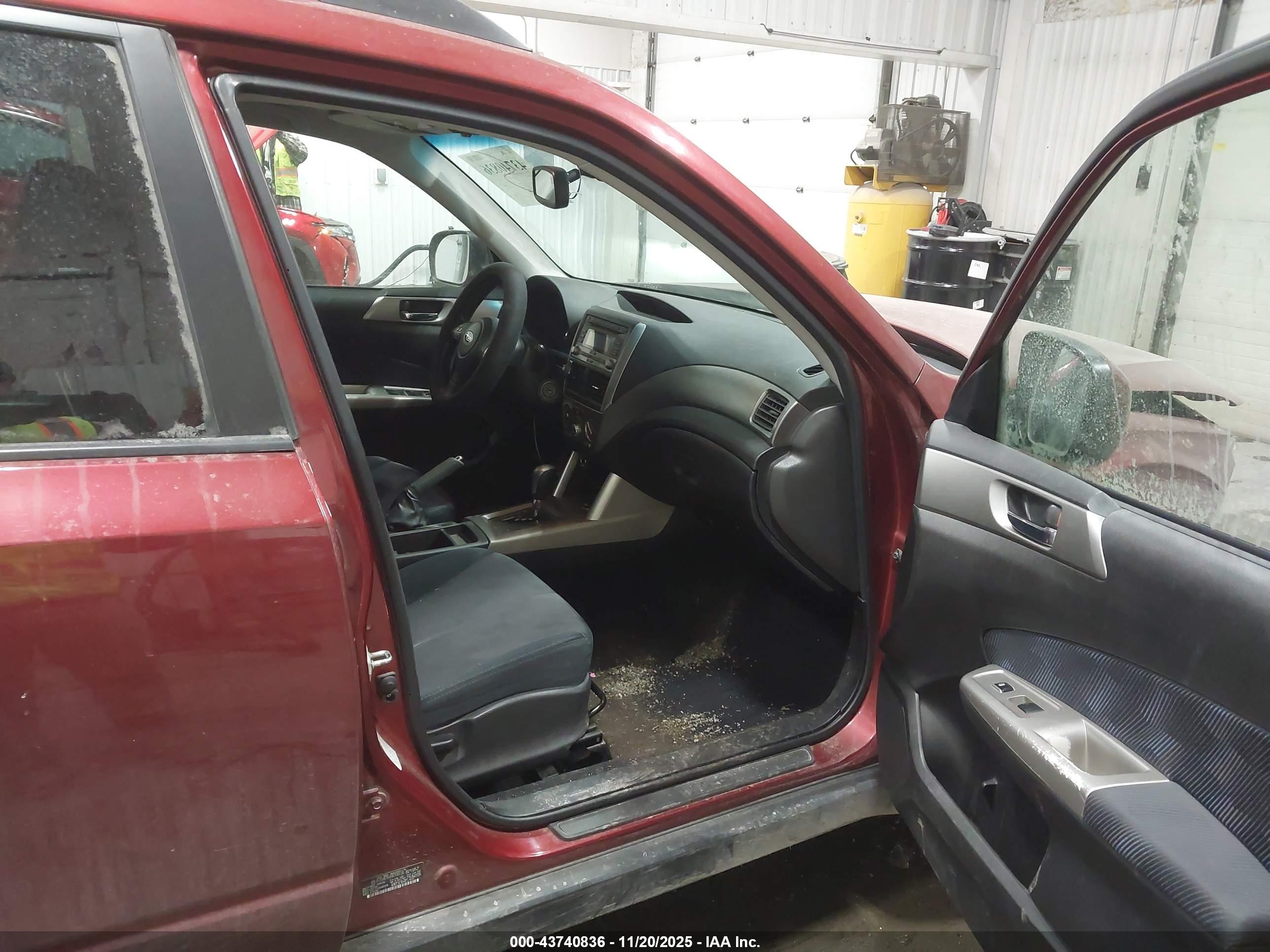 SUBARU FORESTER image 5