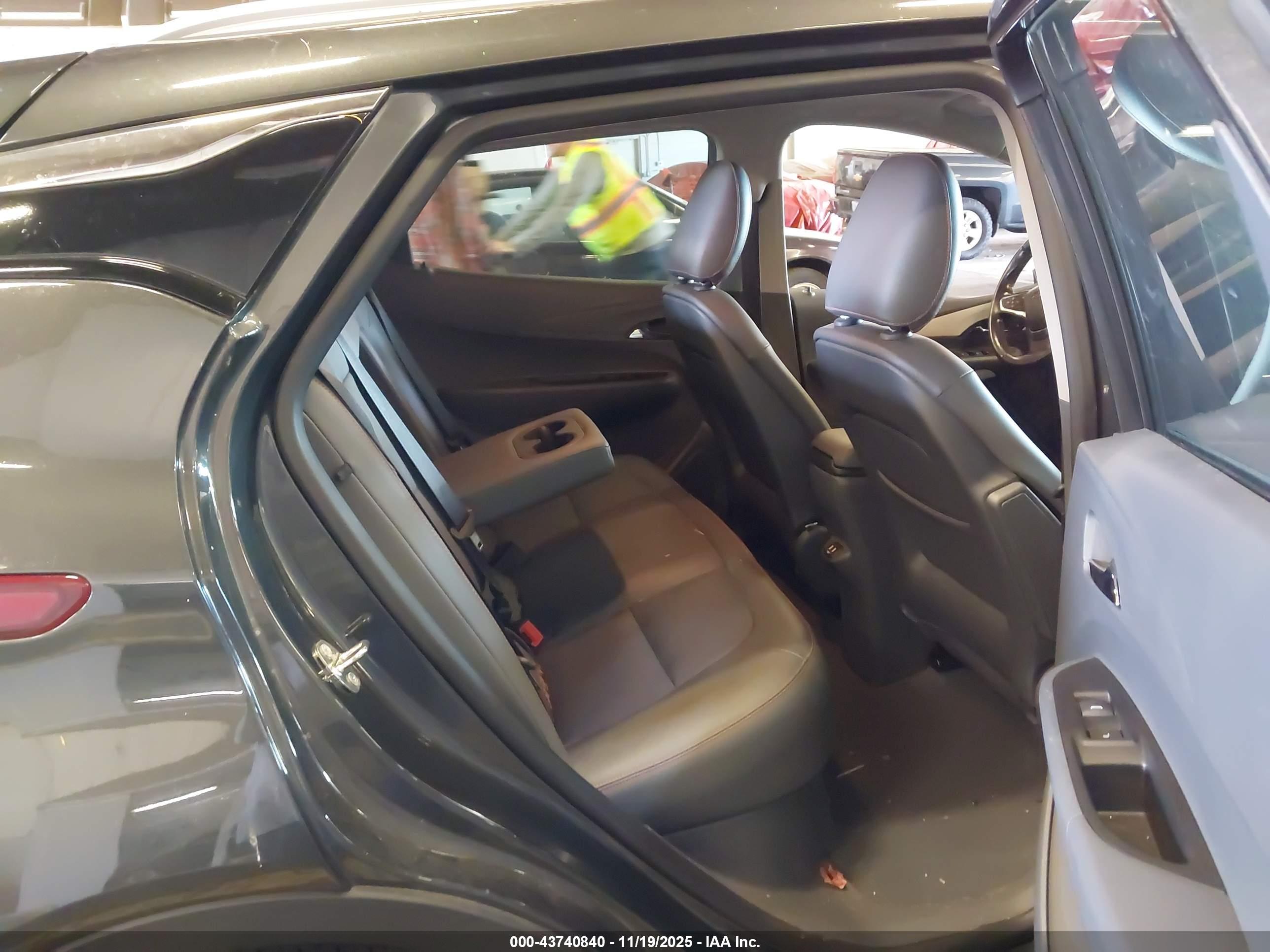 CHEVROLET BOLT image 8