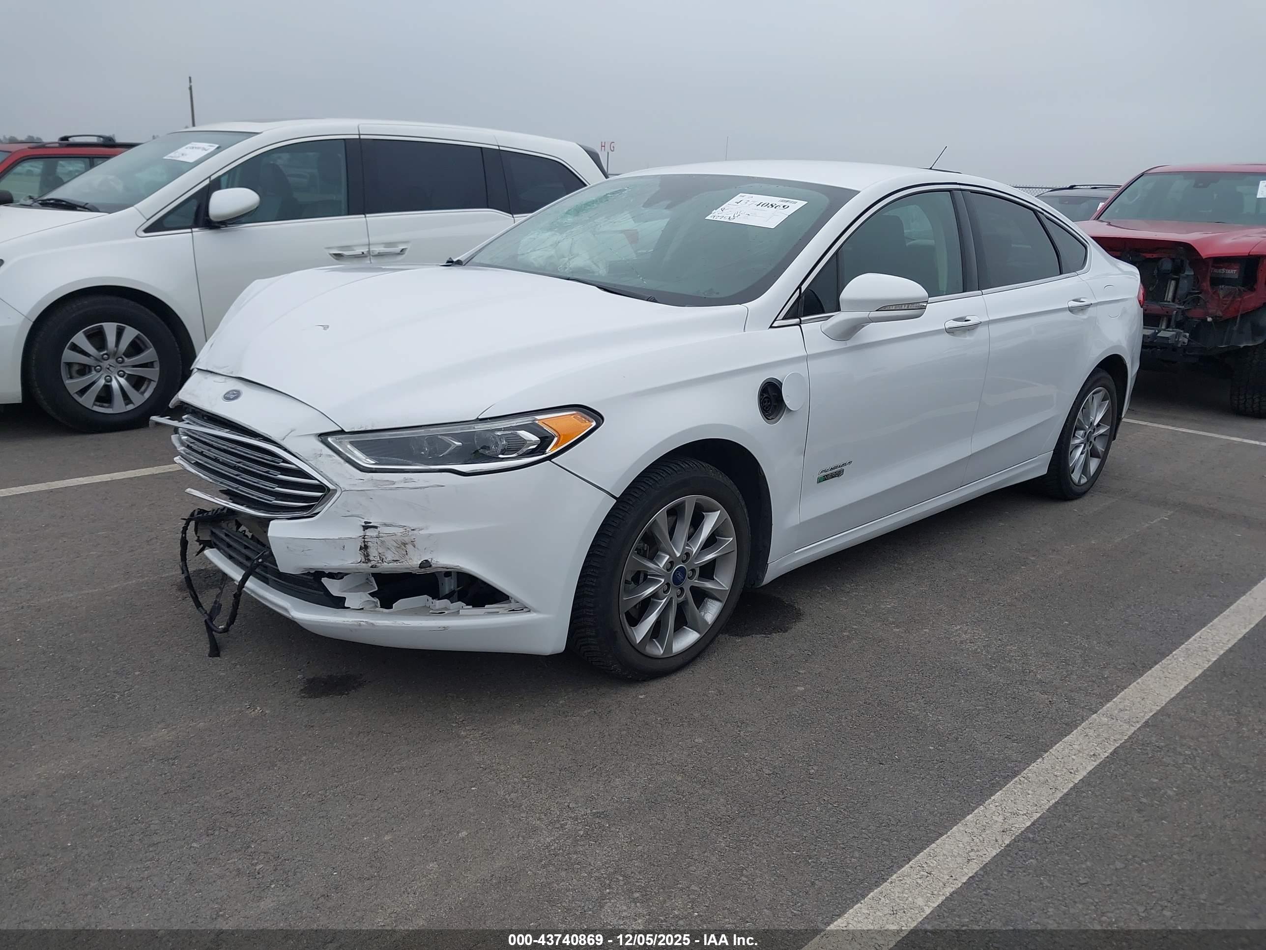 FORD FUSION image 2