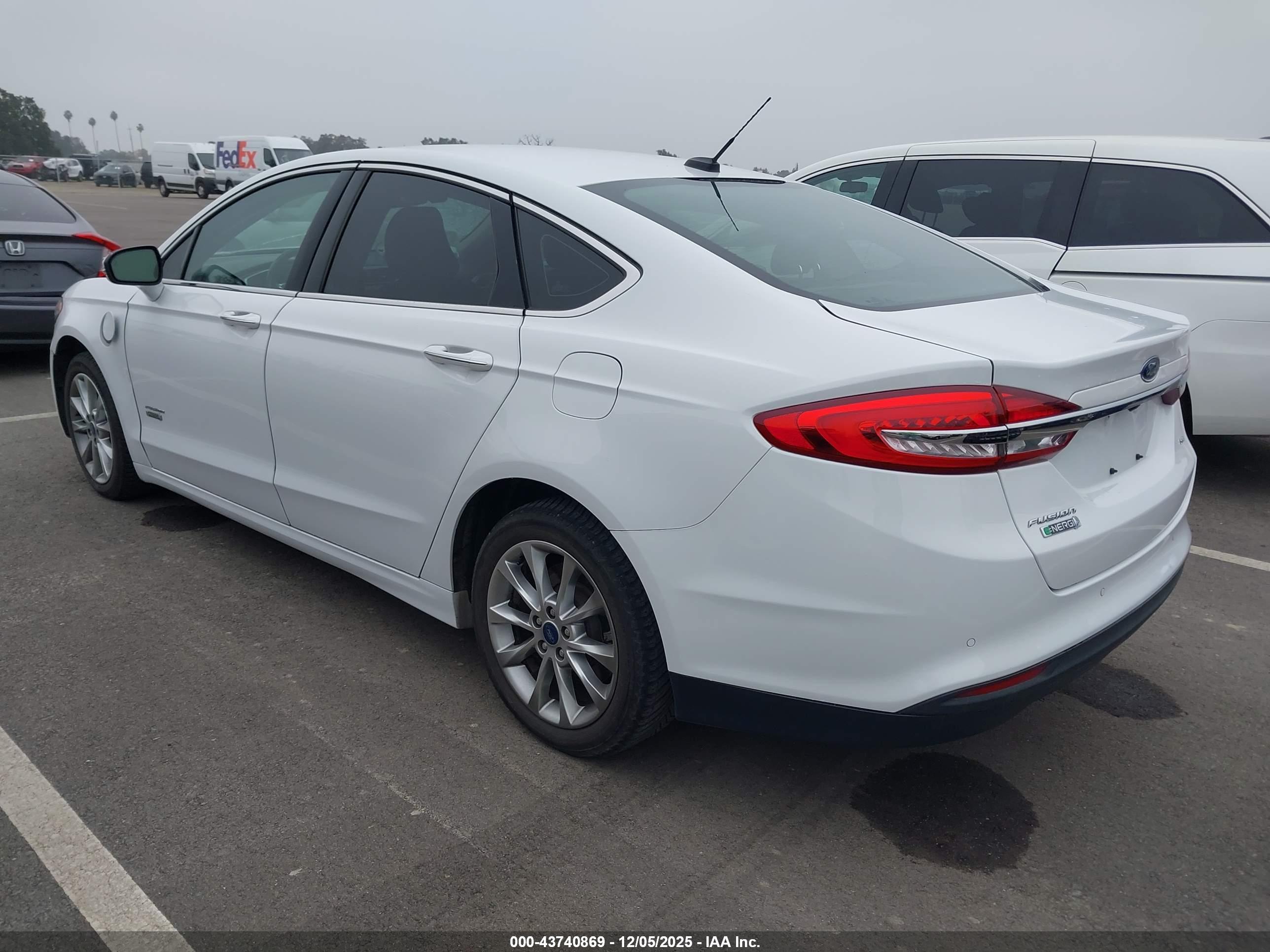 FORD FUSION image 3