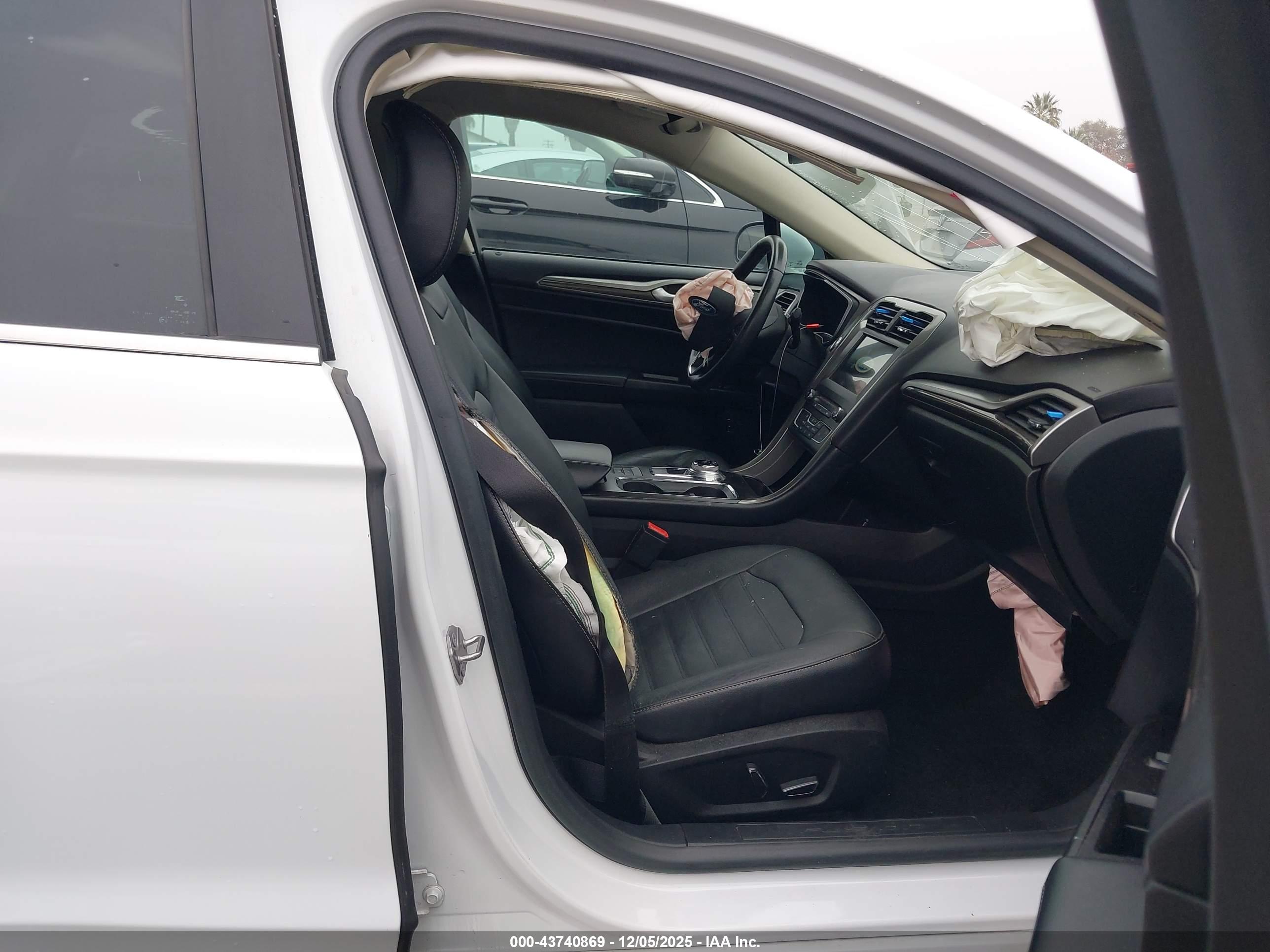FORD FUSION image 5