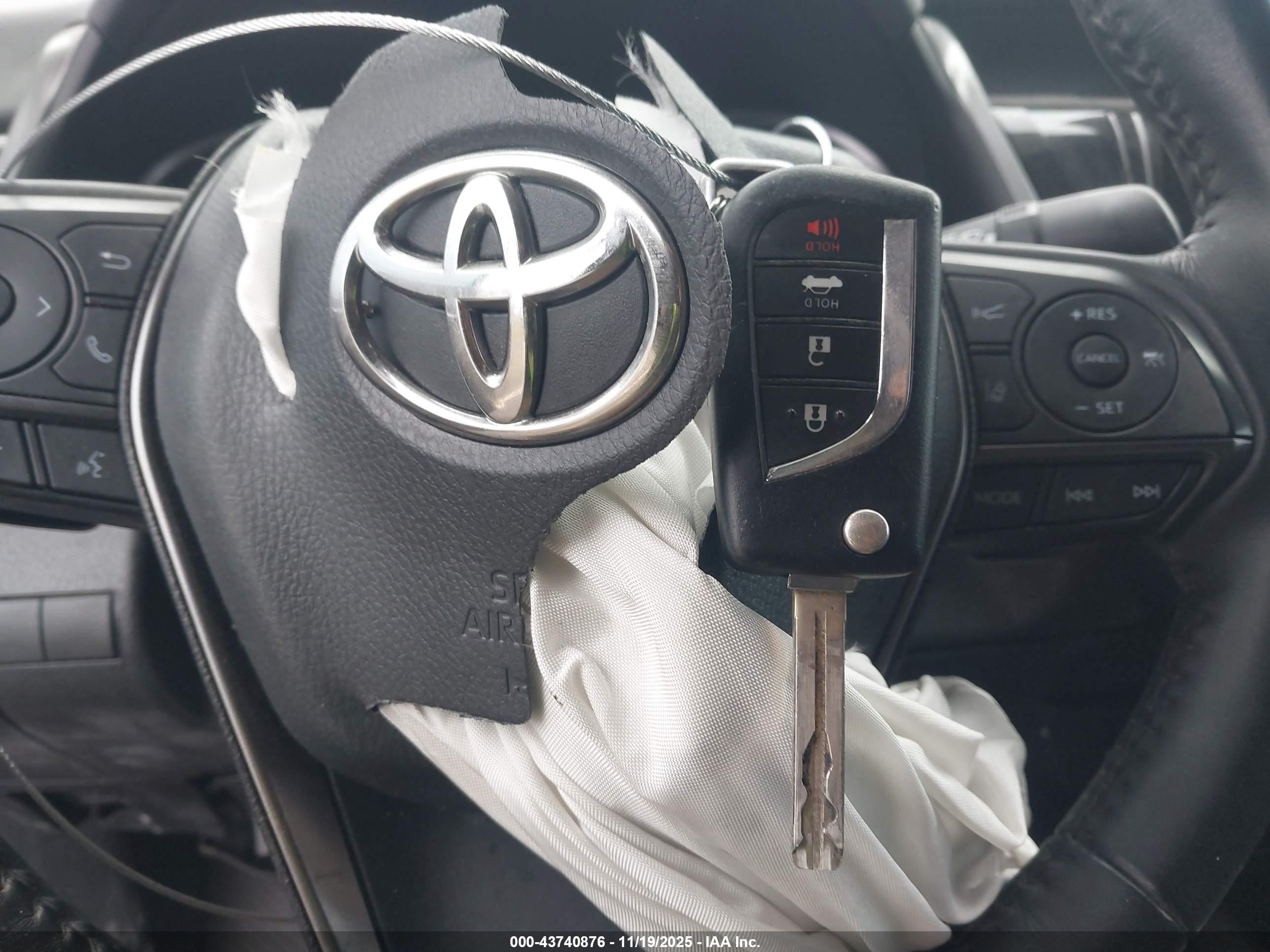 TOYOTA CAMRY image 11