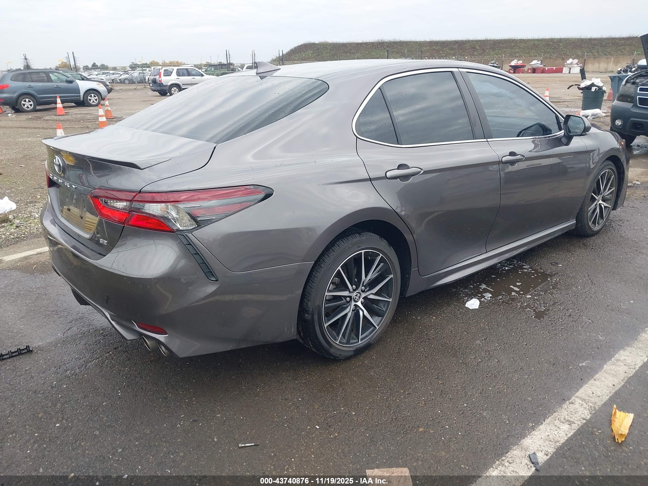 TOYOTA CAMRY image 4