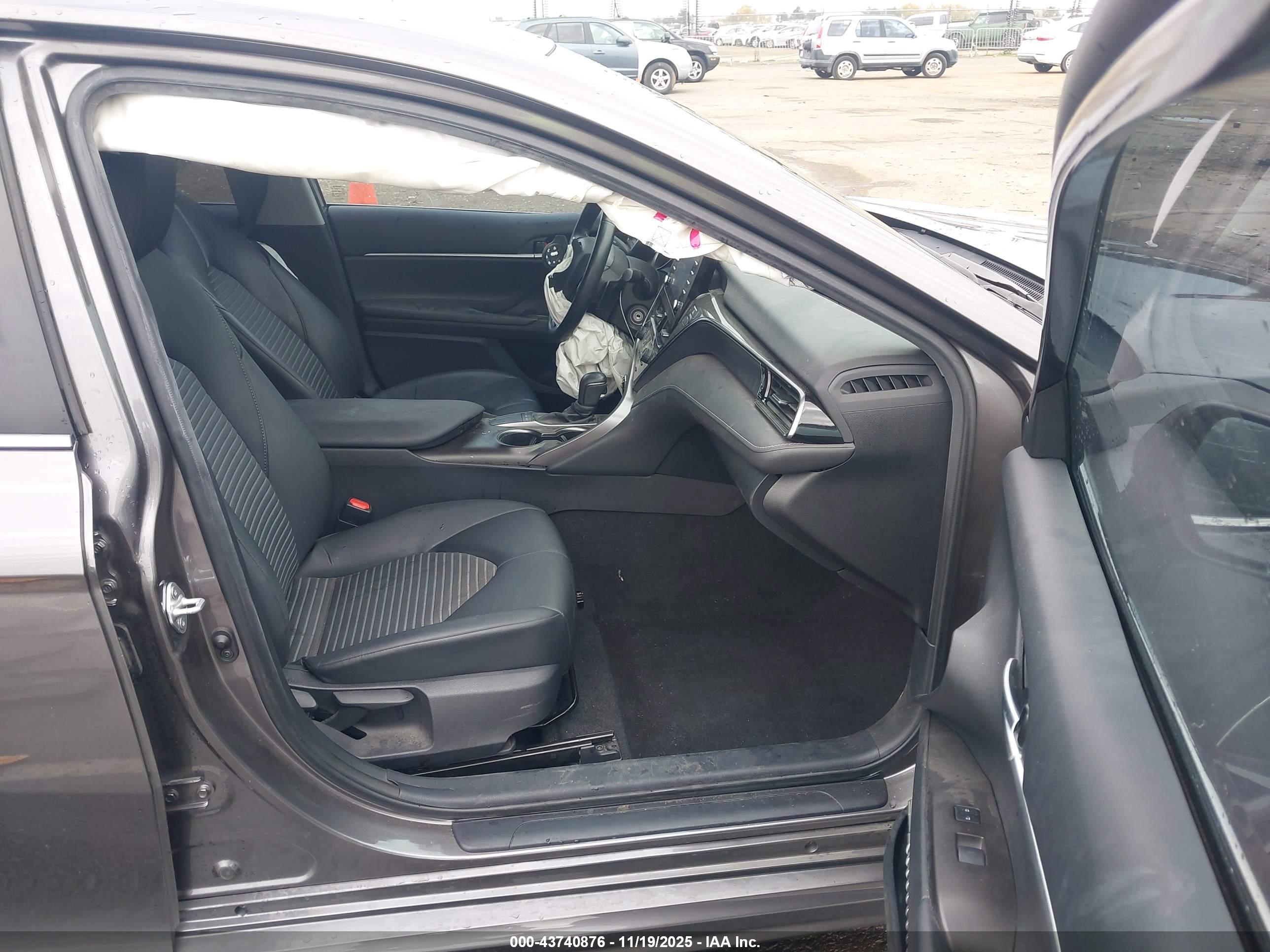 TOYOTA CAMRY image 5
