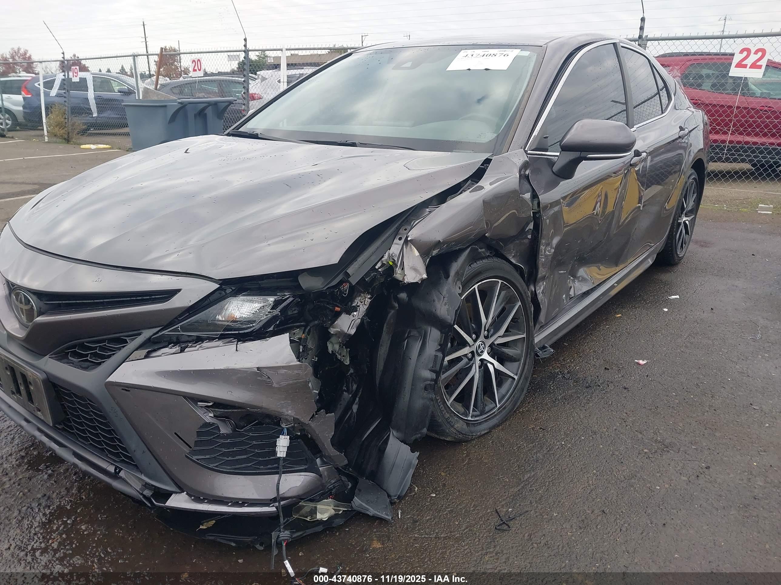 TOYOTA CAMRY image 6