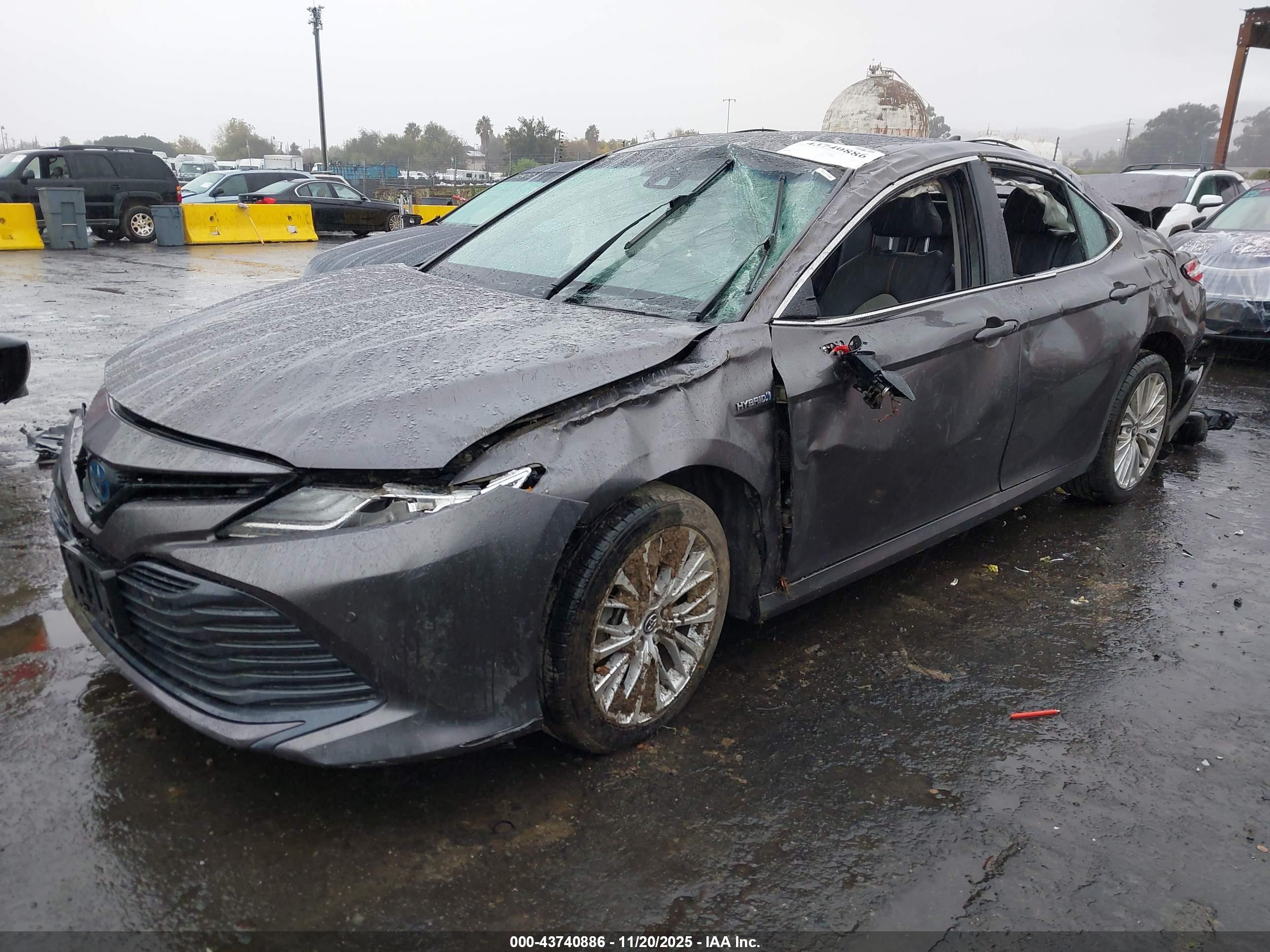 TOYOTA CAMRY image 2