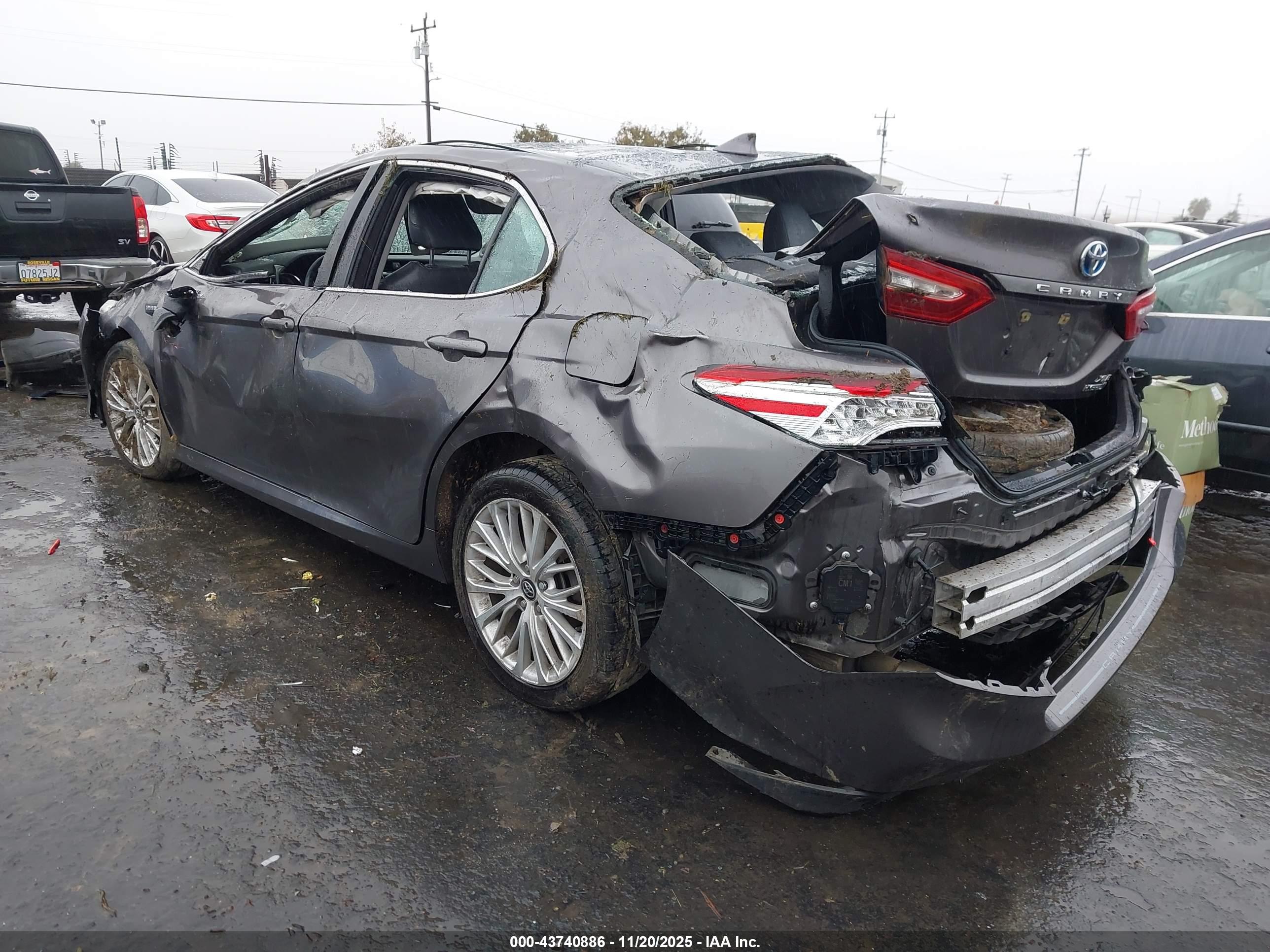 TOYOTA CAMRY image 3