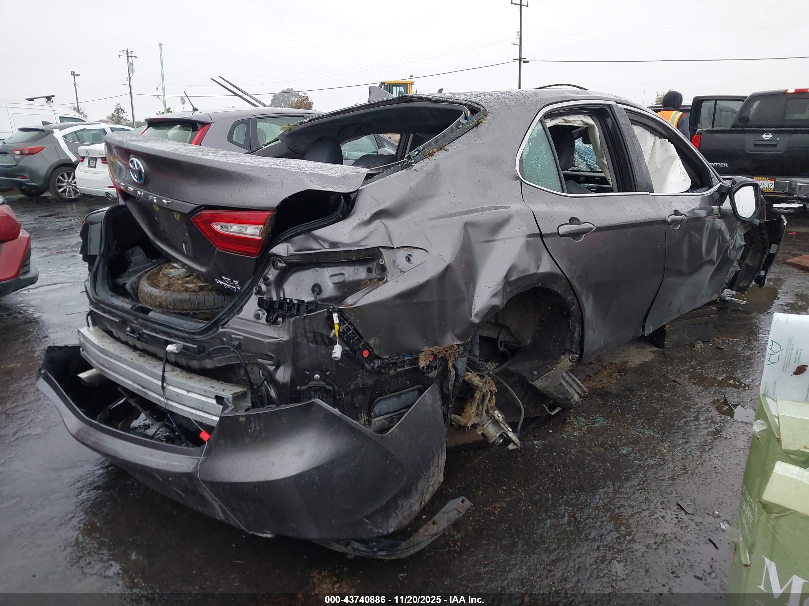 TOYOTA CAMRY image 4