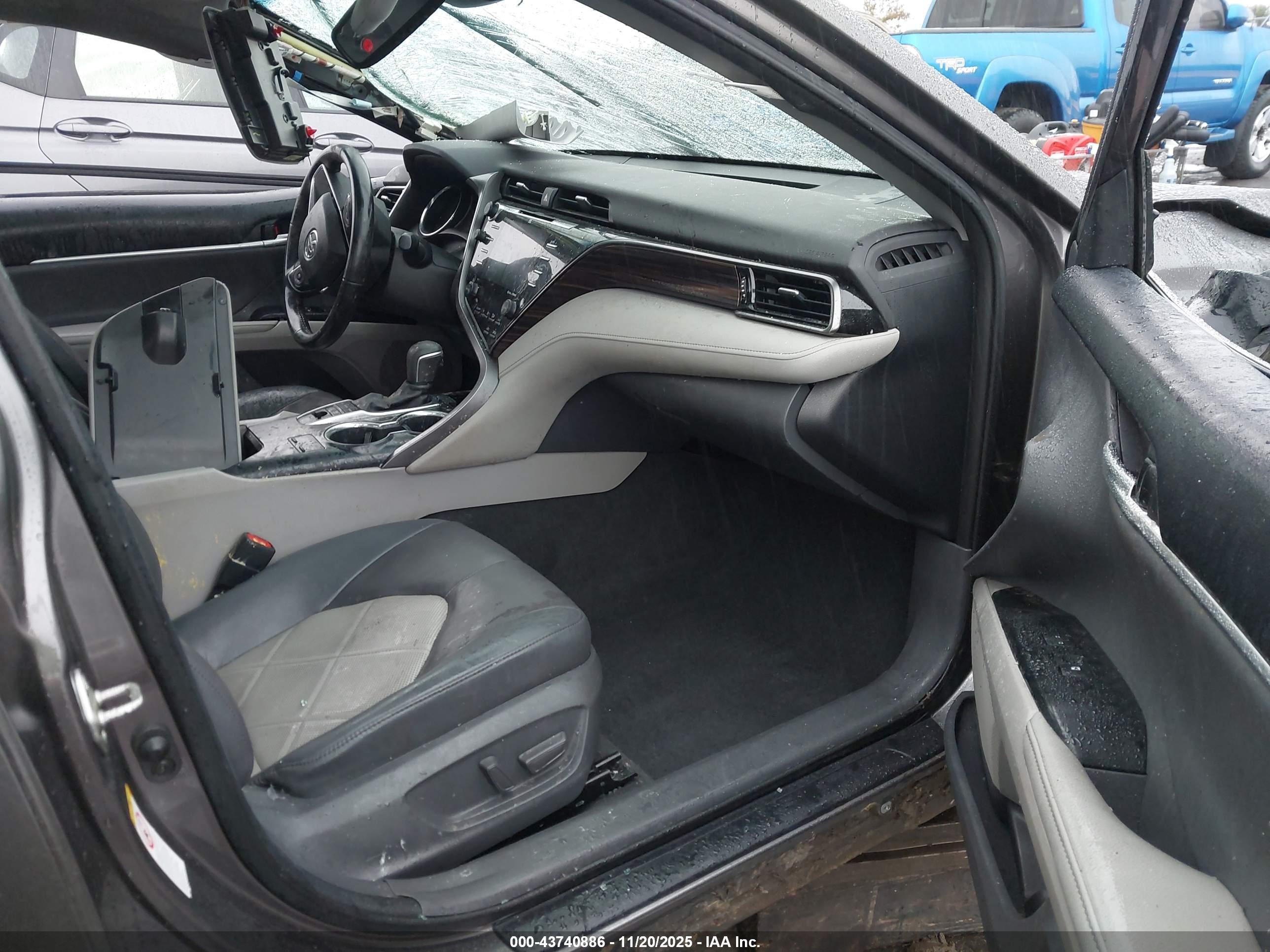TOYOTA CAMRY image 5