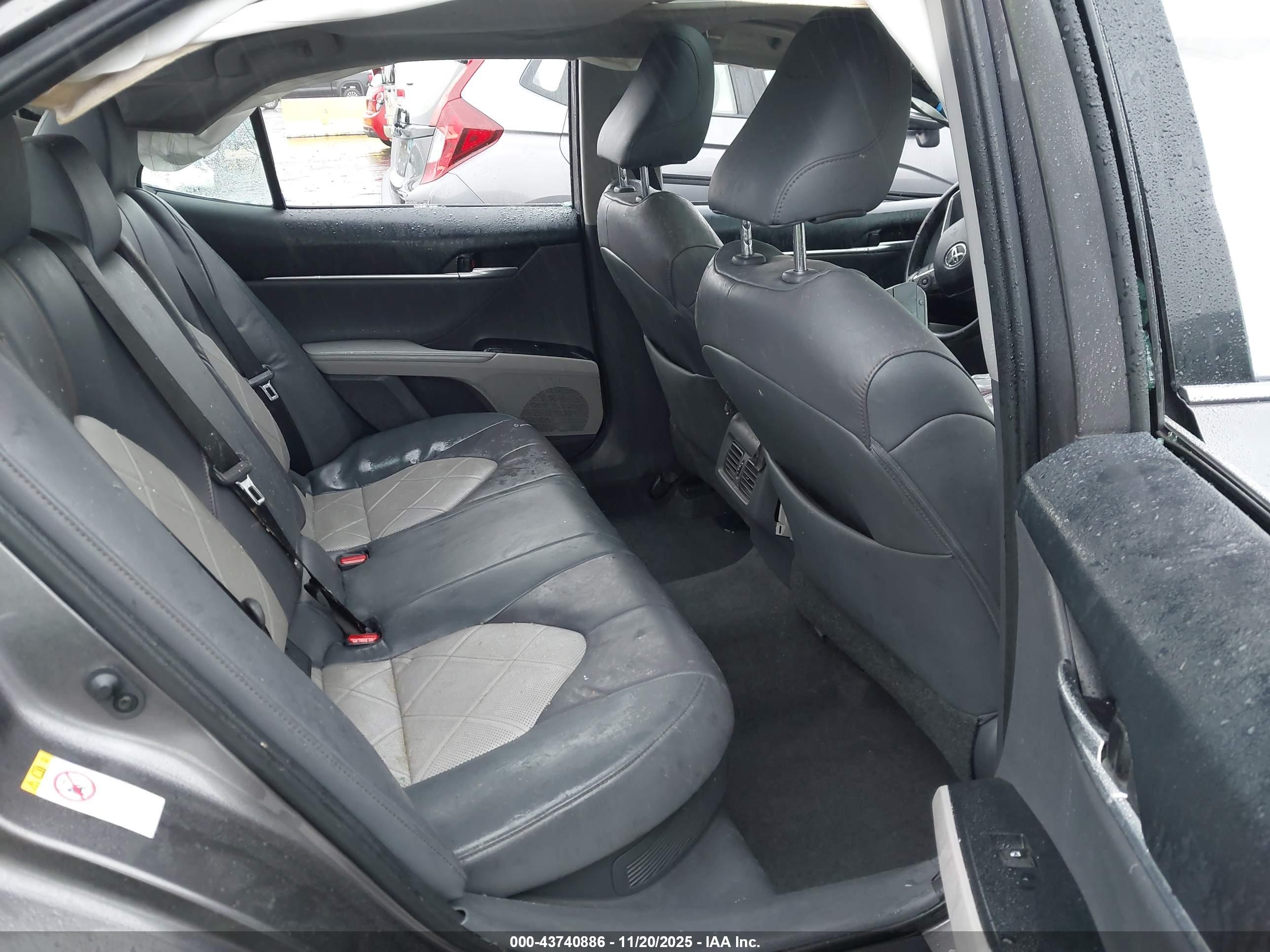 TOYOTA CAMRY image 8