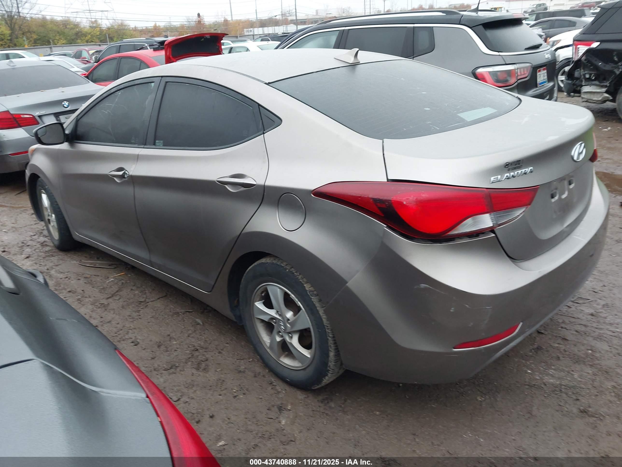 HYUNDAI ELANTRA image 3