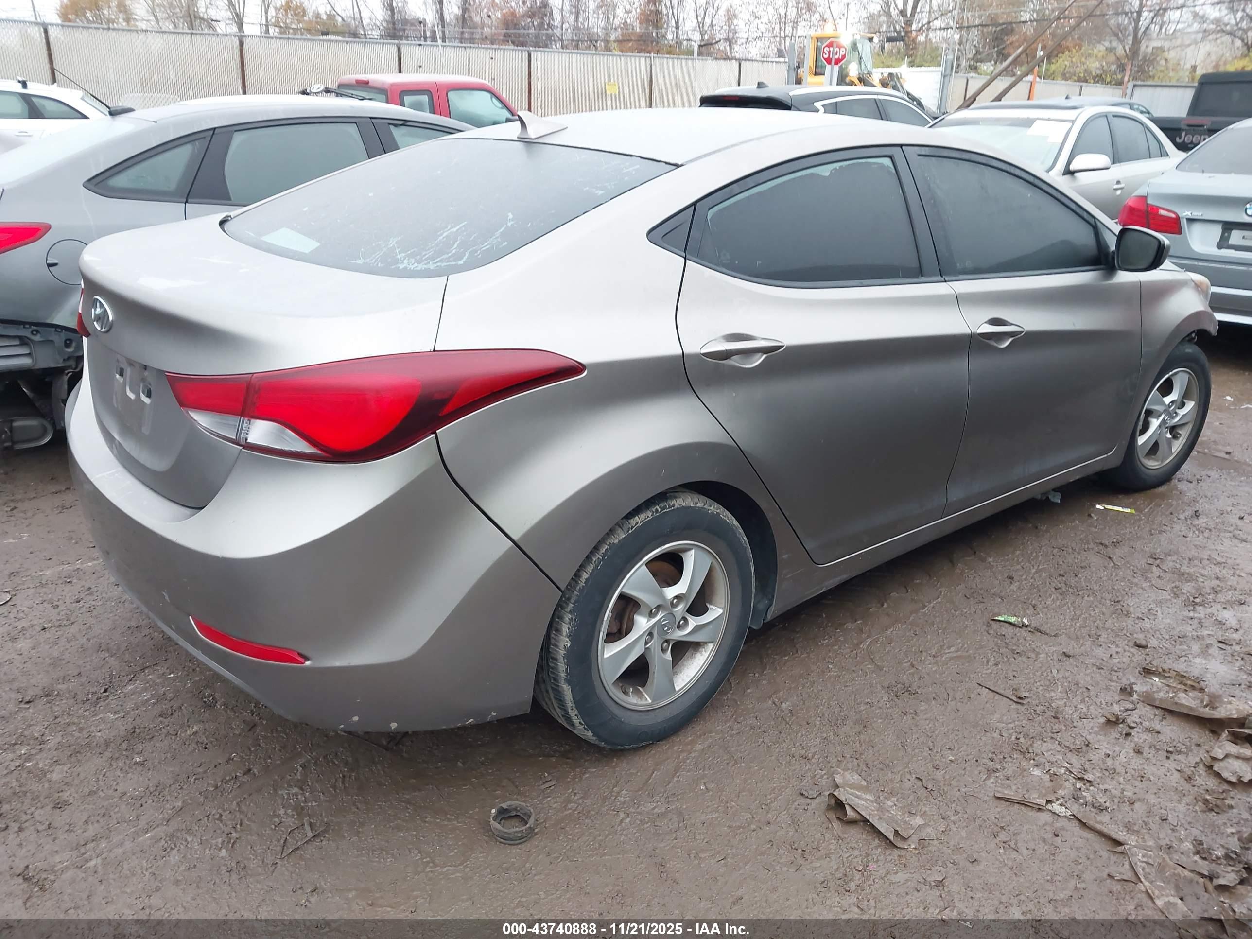 HYUNDAI ELANTRA image 4