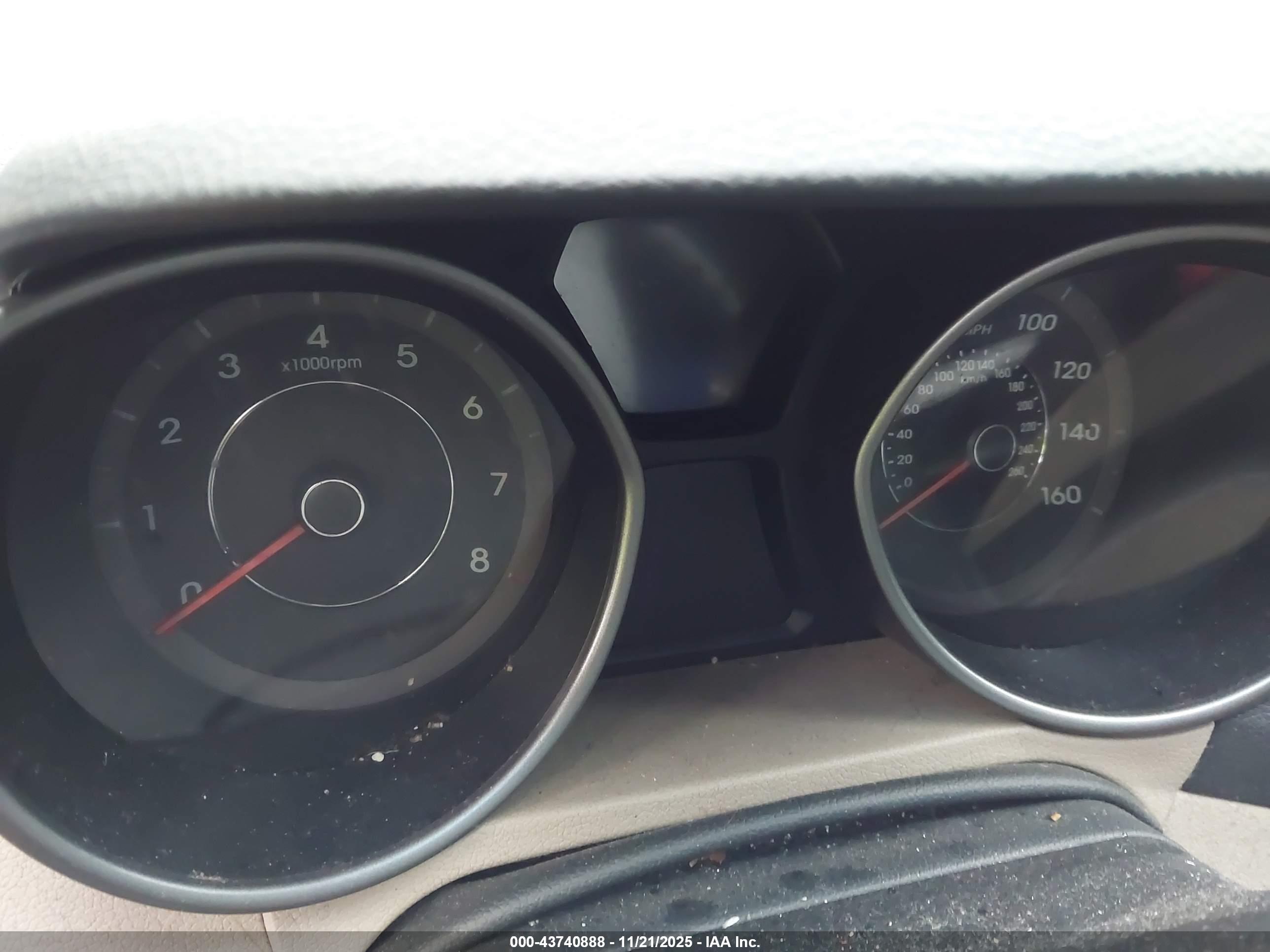HYUNDAI ELANTRA image 7