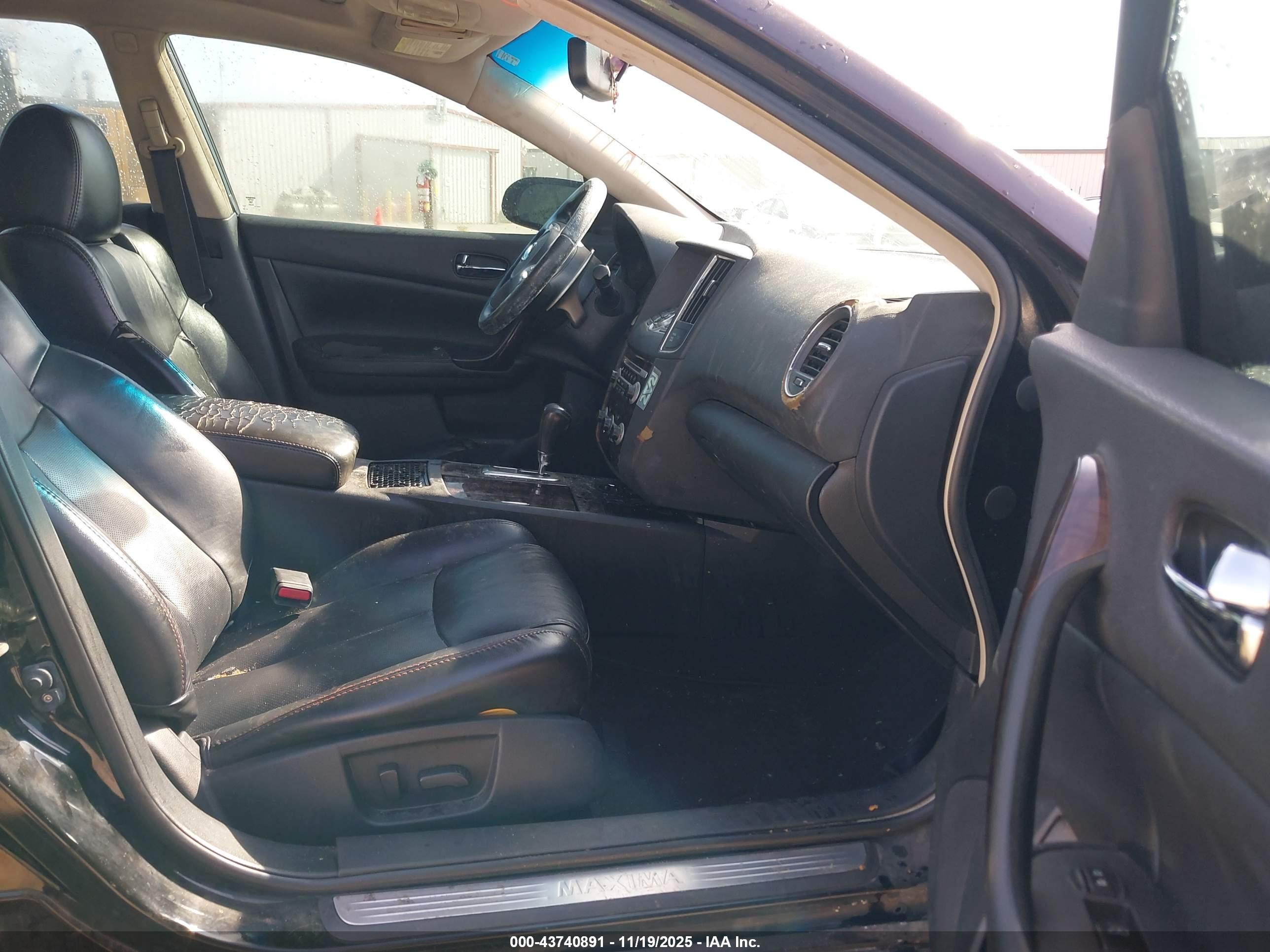 NISSAN MAXIMA image 5