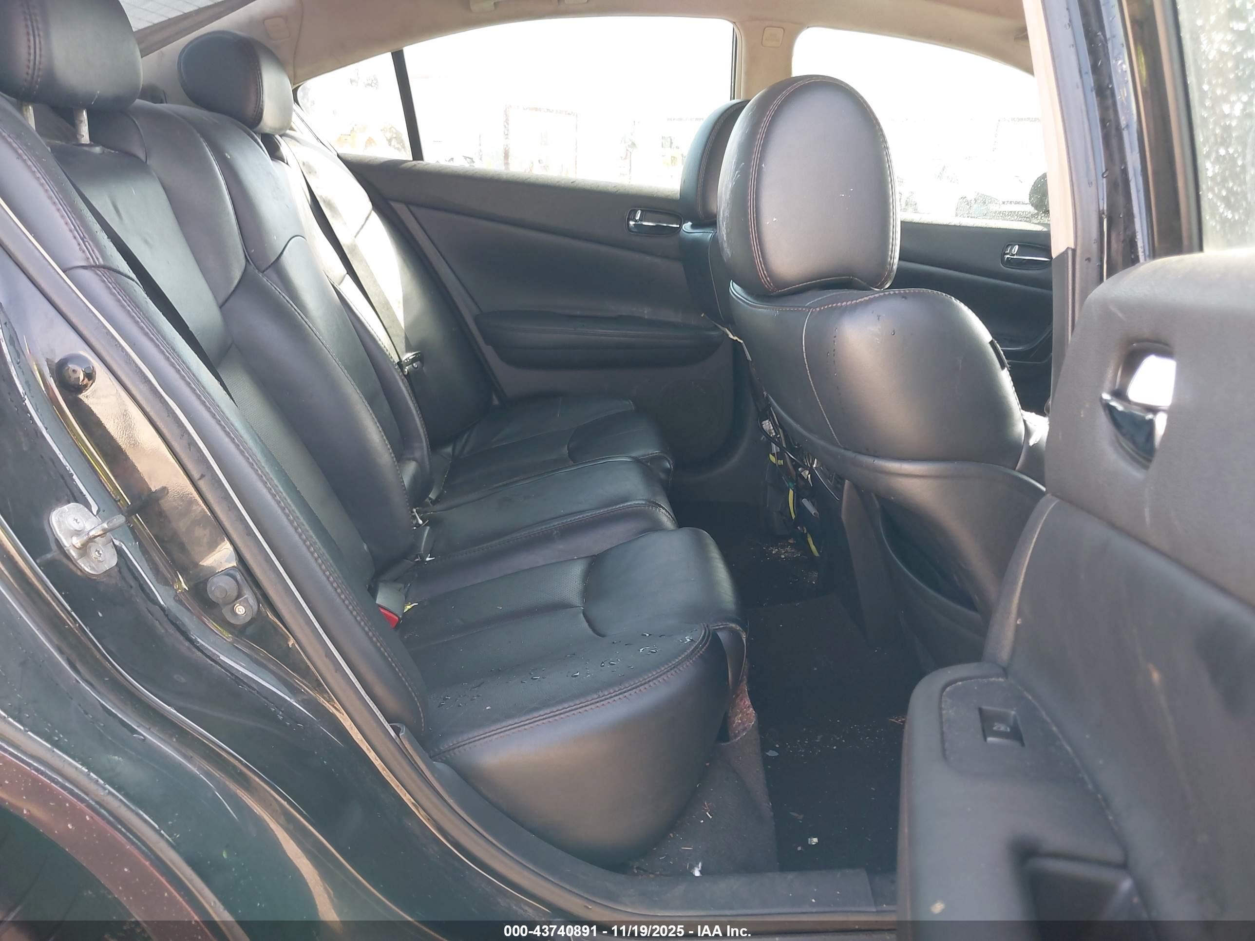 NISSAN MAXIMA image 8