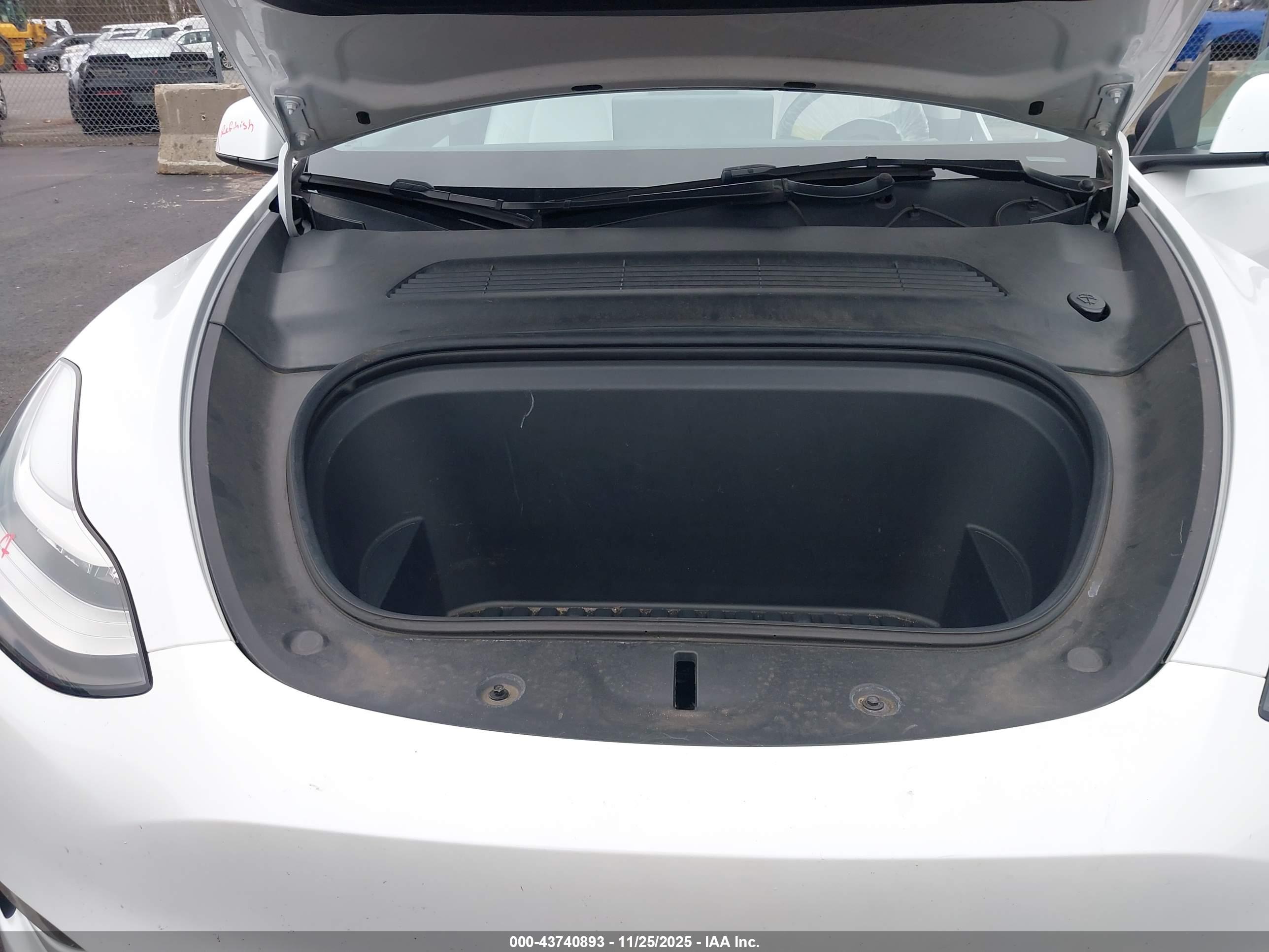 TESLA MODEL image 10