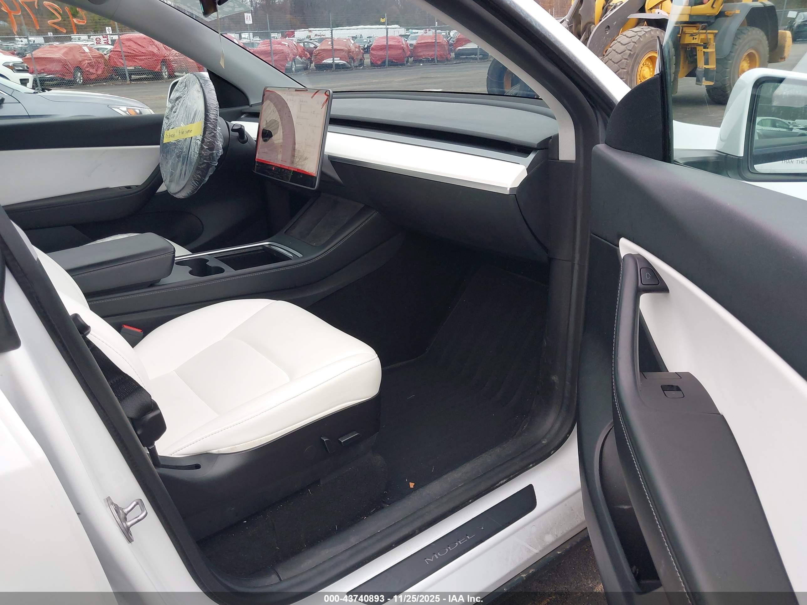 TESLA MODEL image 5
