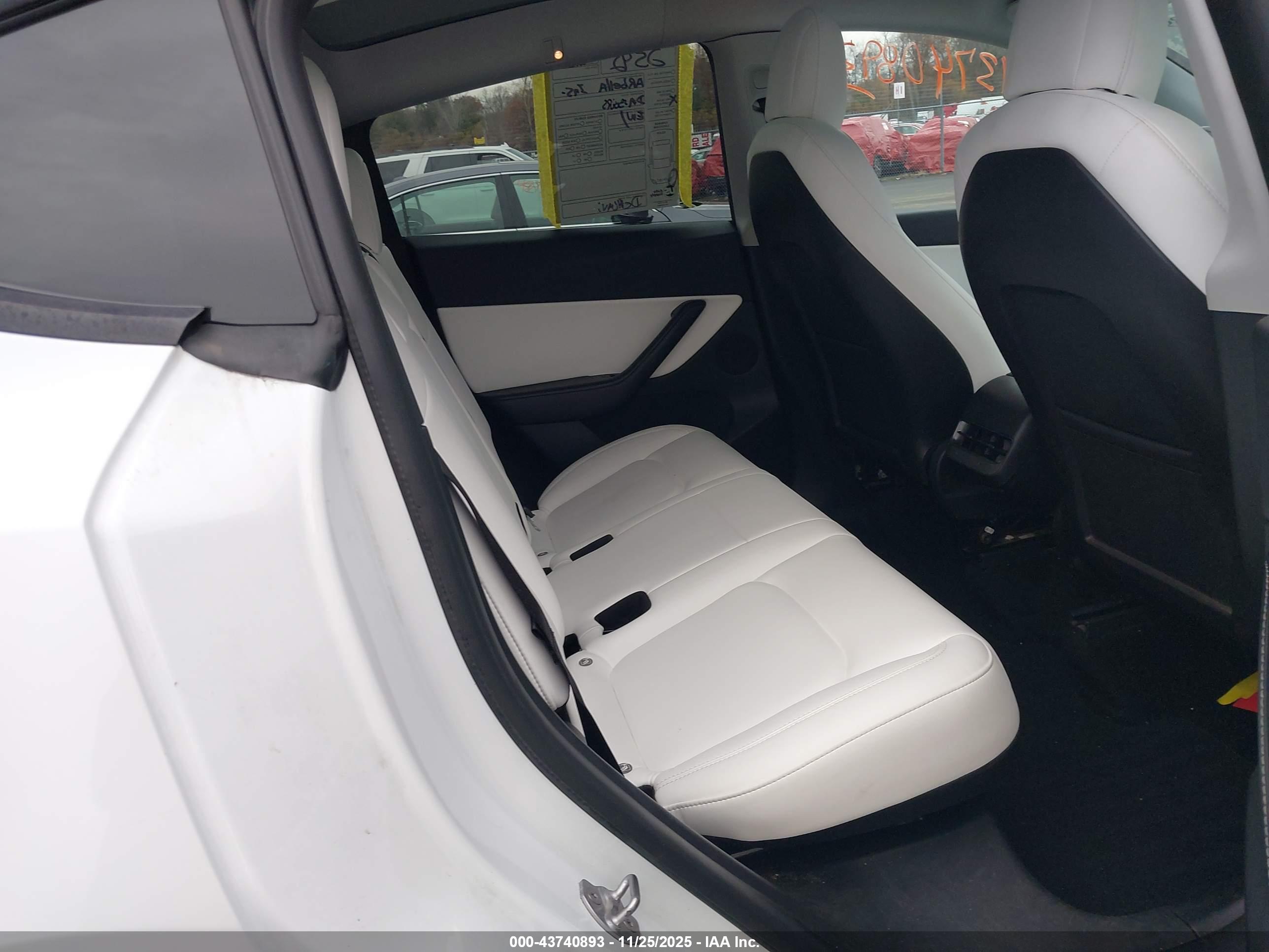 TESLA MODEL image 8