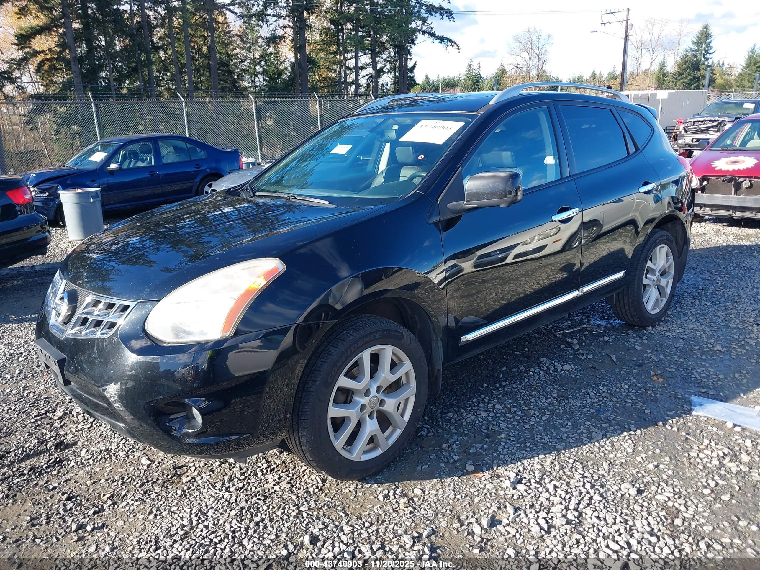 NISSAN ROGUE image 2