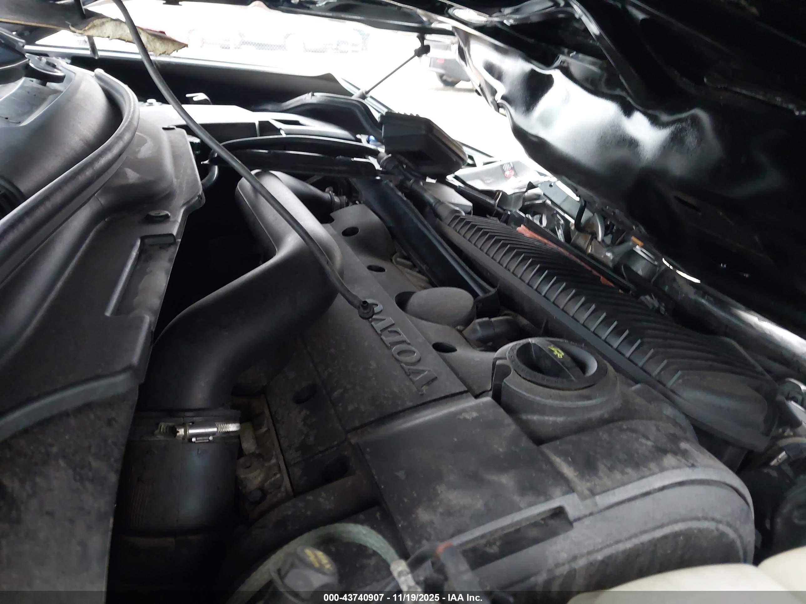 VOLVO C70 image 10