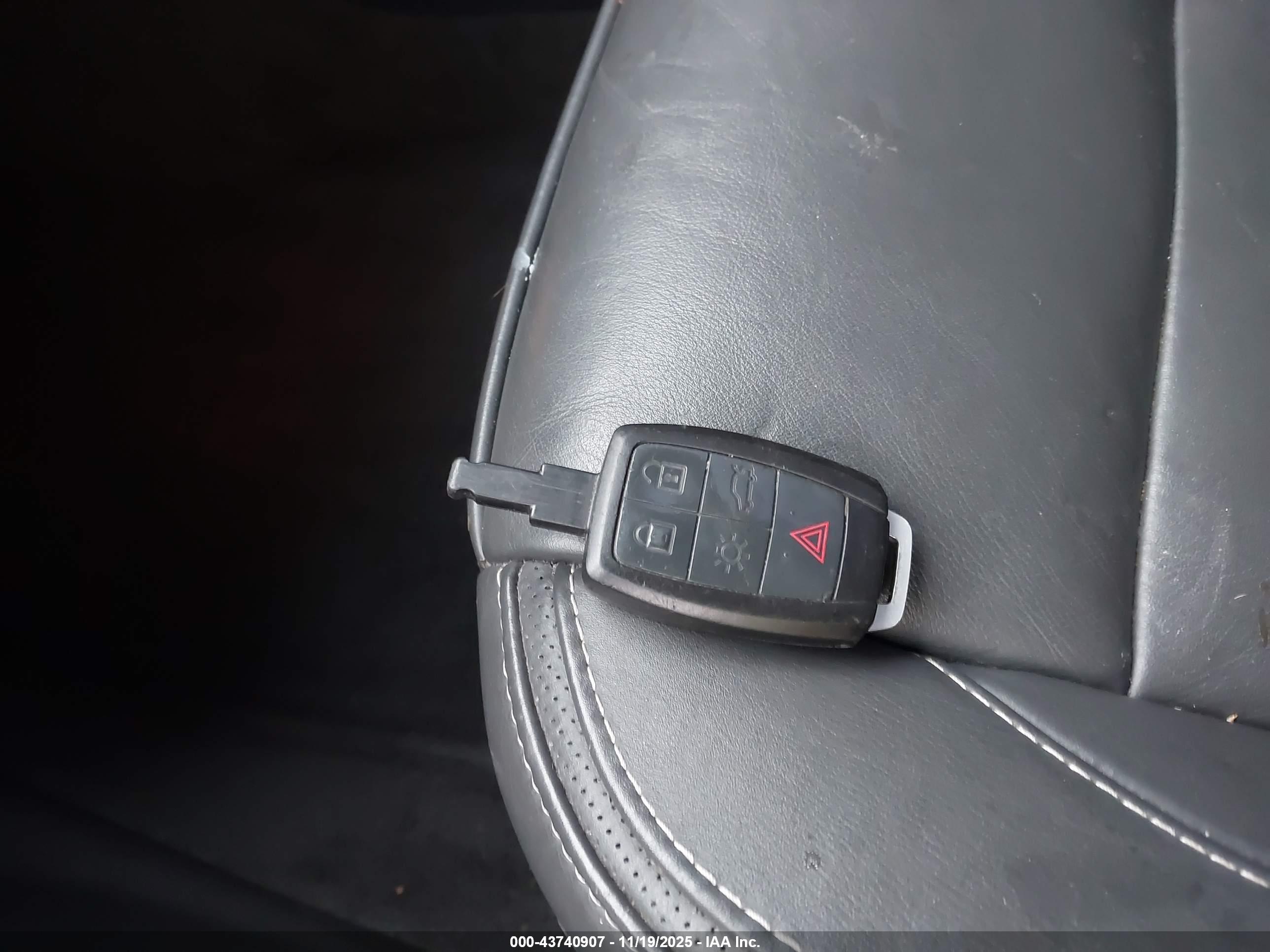 VOLVO C70 image 11