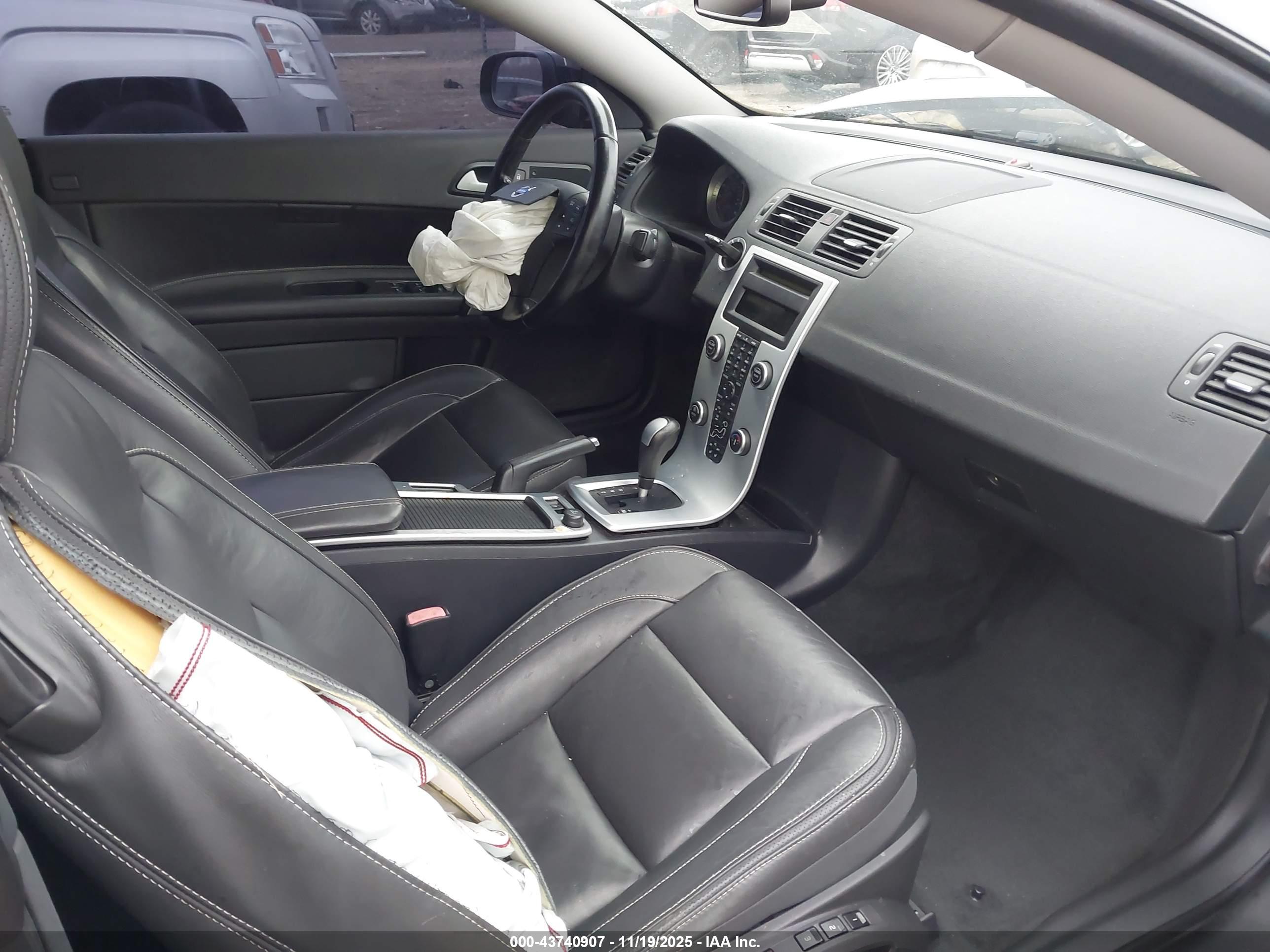 VOLVO C70 image 5