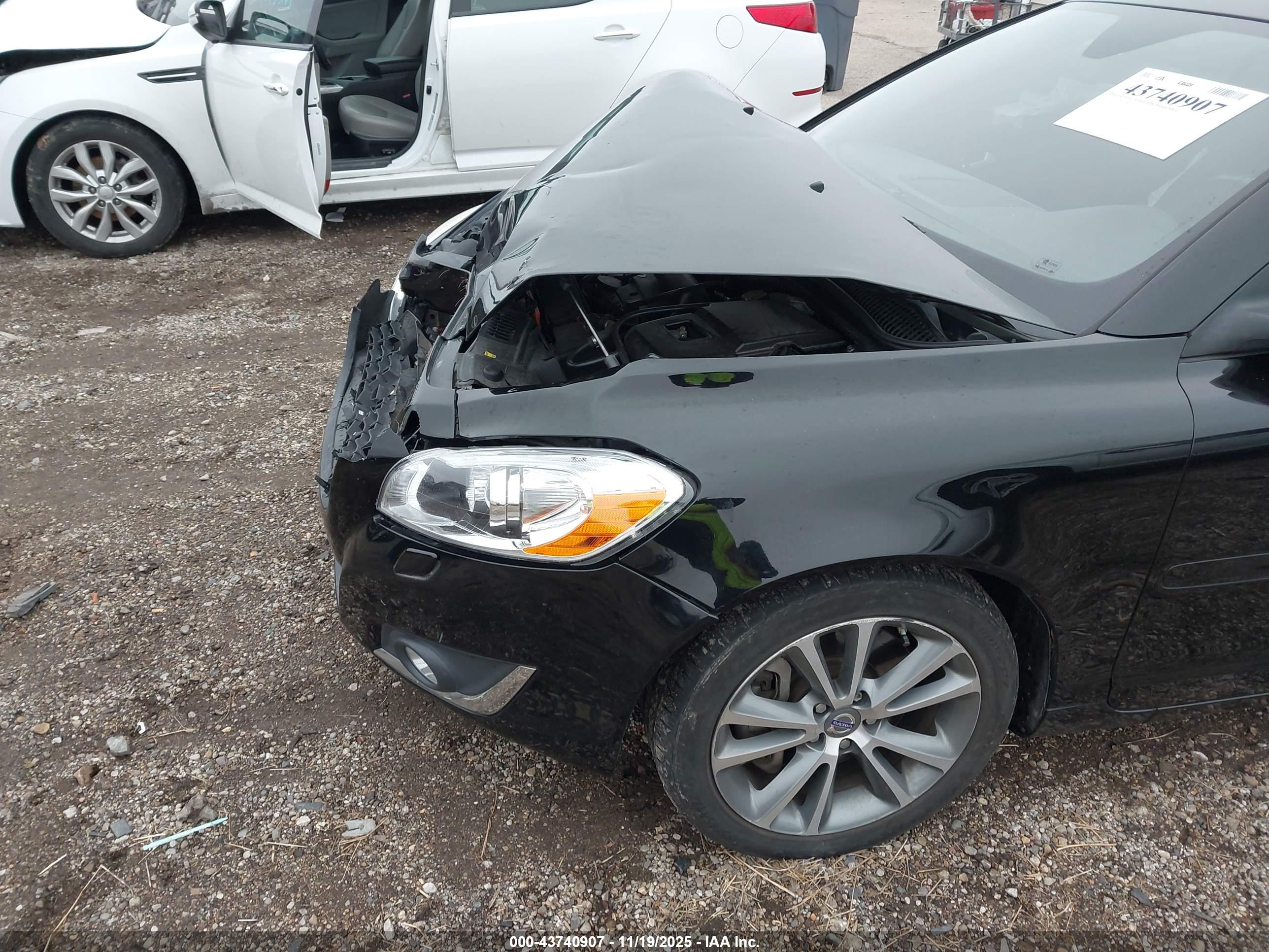 VOLVO C70 image 6