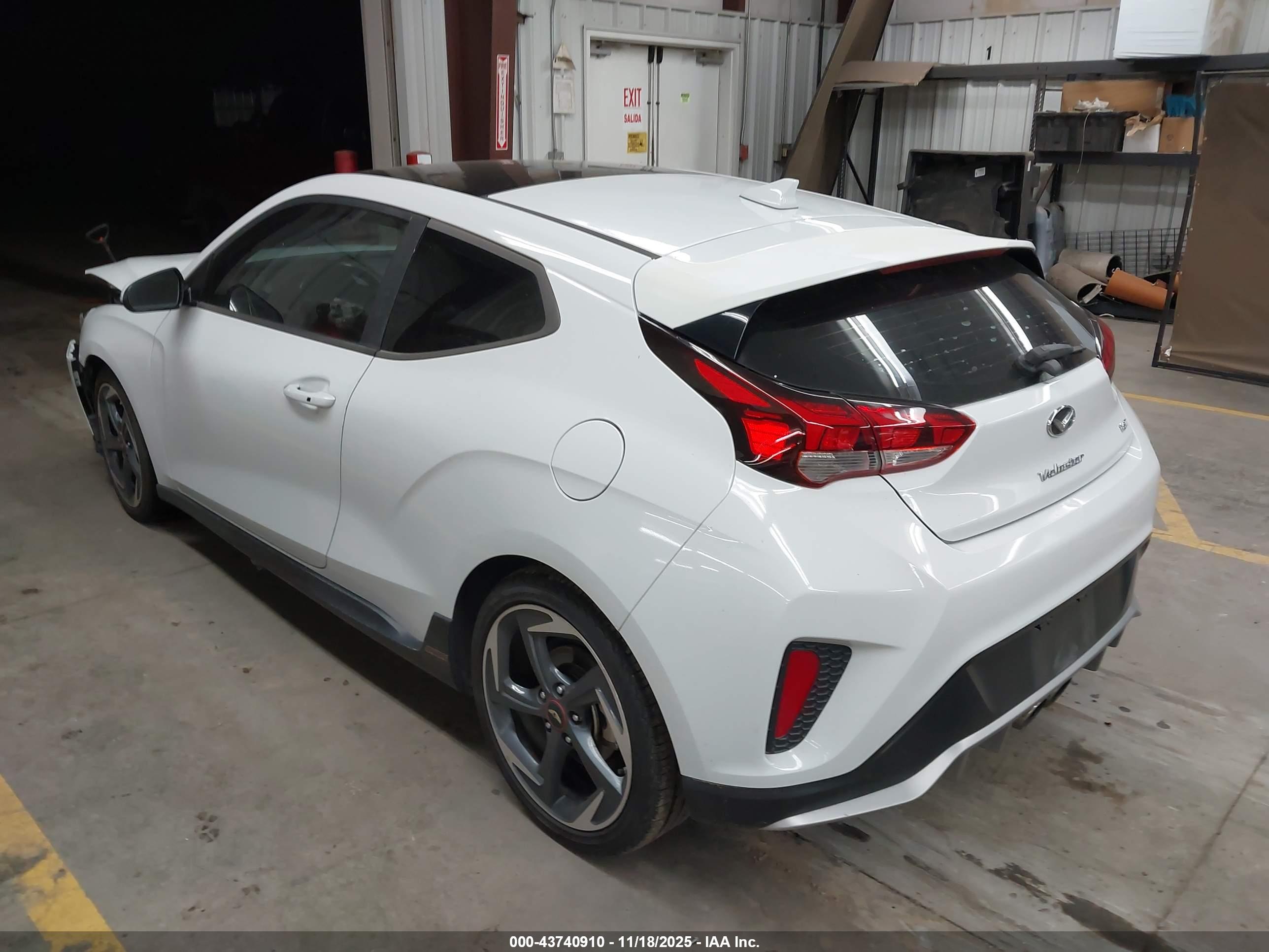HYUNDAI VELOSTER image 3