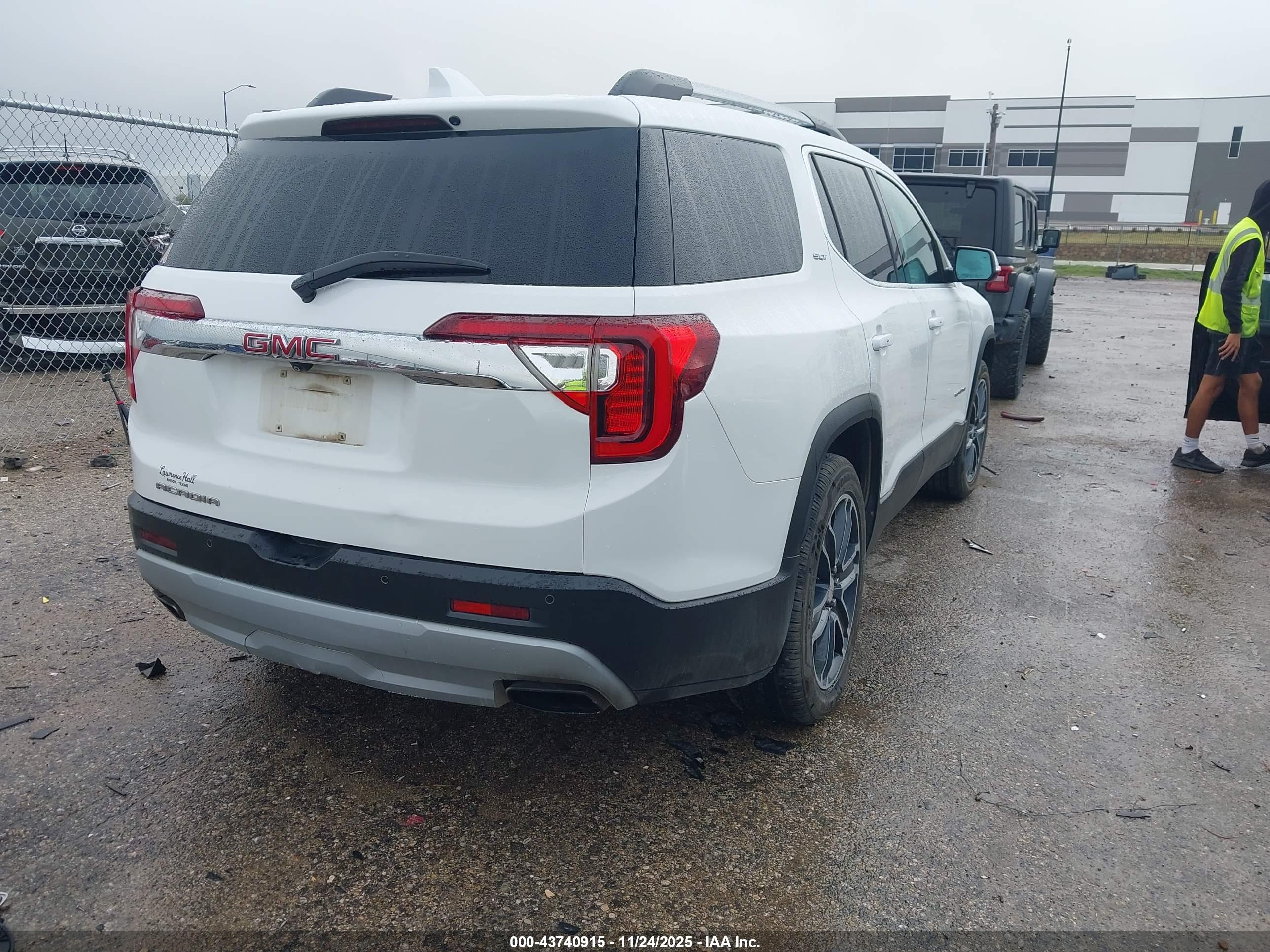 GMC ACADIA image 4
