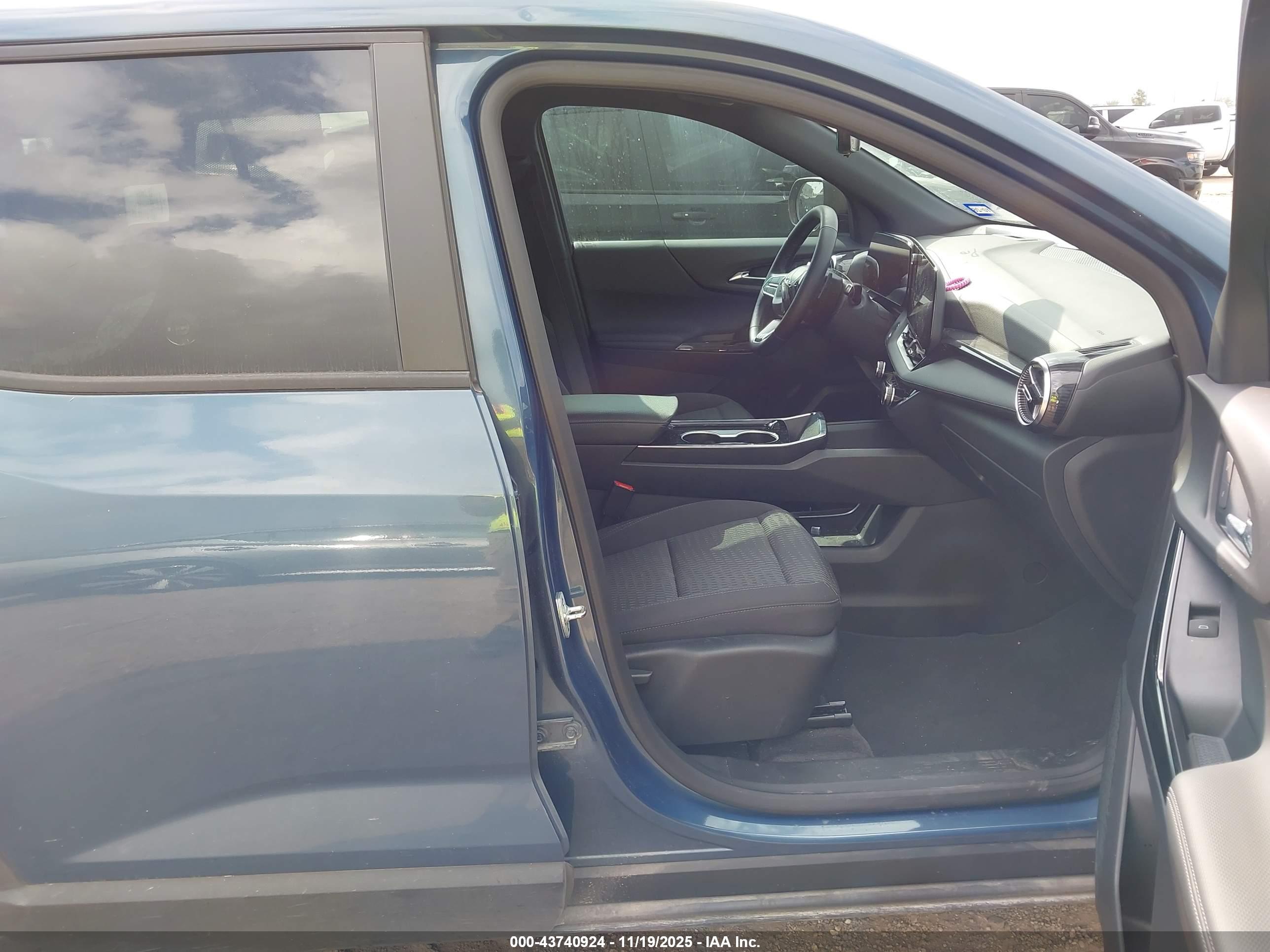 CHEVROLET EQUINOX image 5