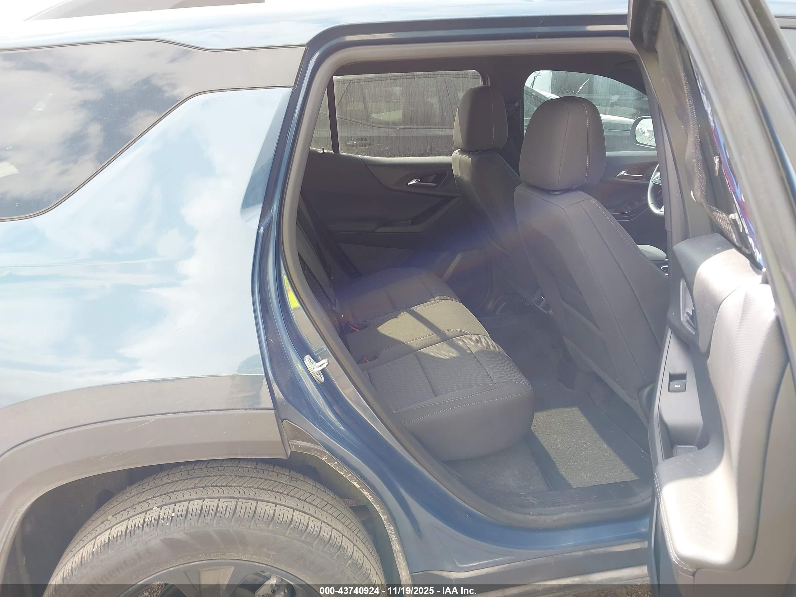 CHEVROLET EQUINOX image 8