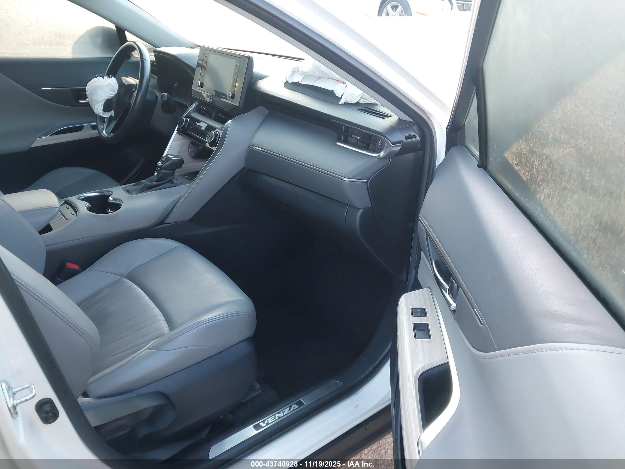 TOYOTA VENZA image 5