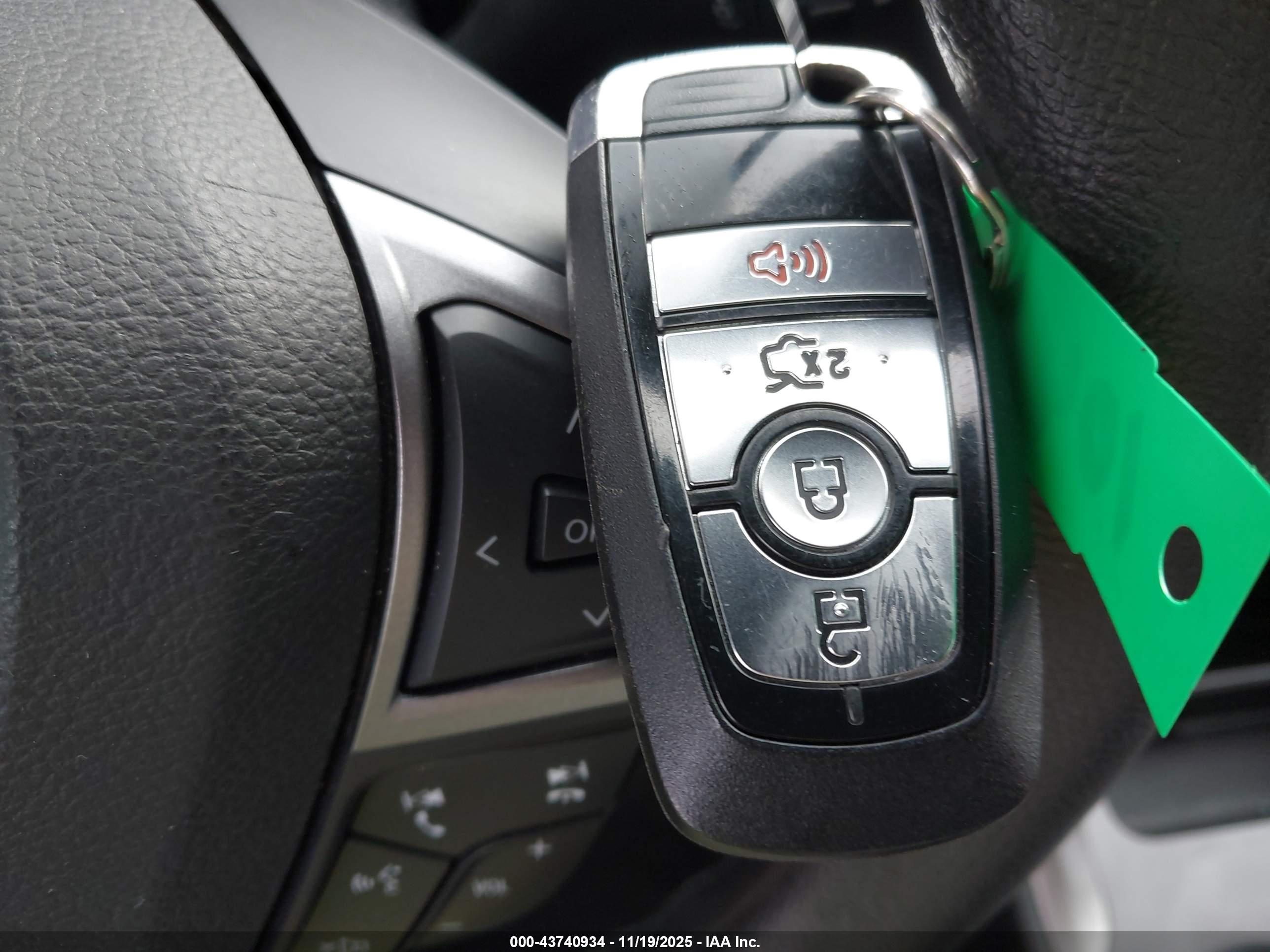 FORD FUSION image 11
