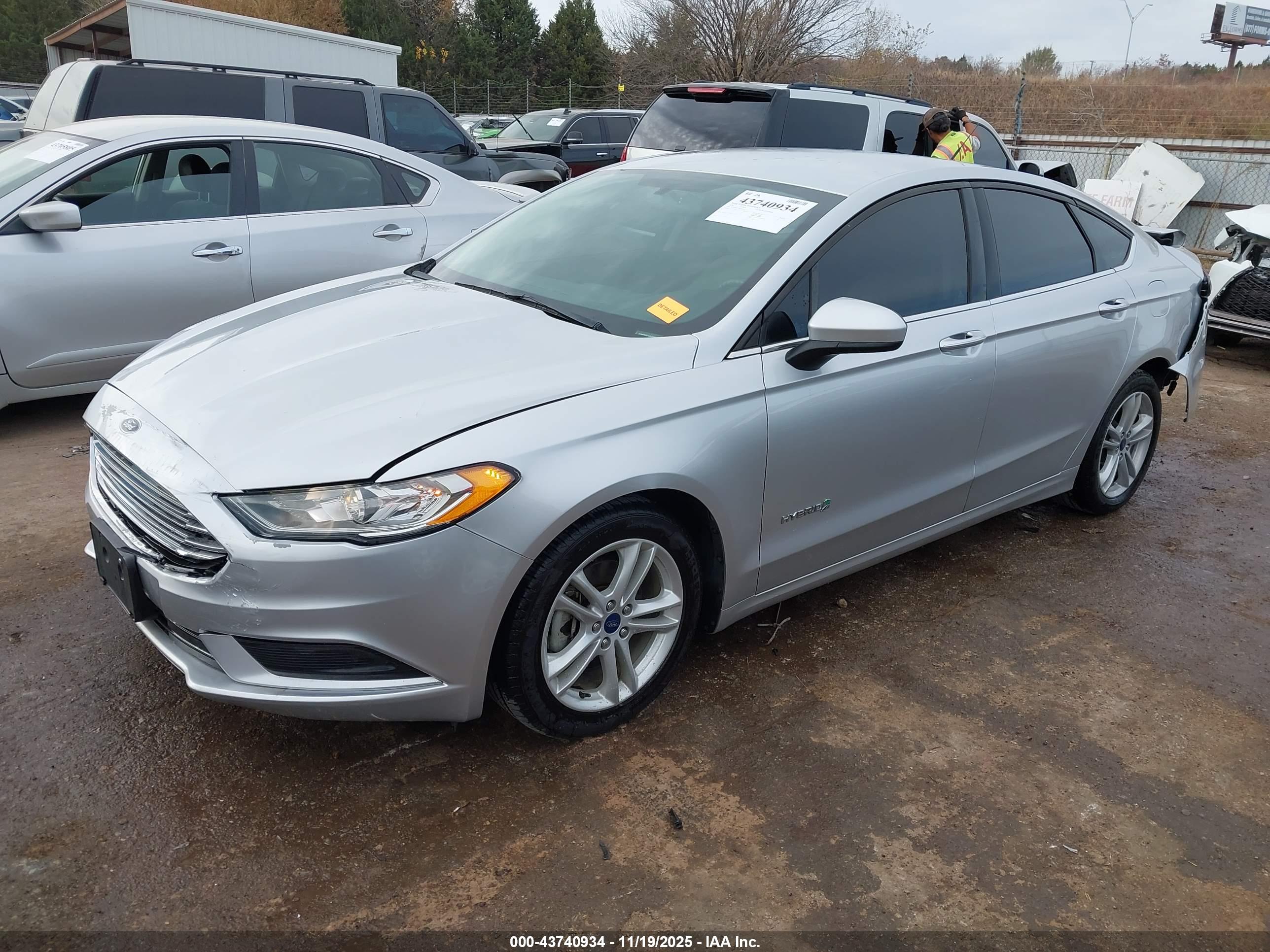 FORD FUSION image 2