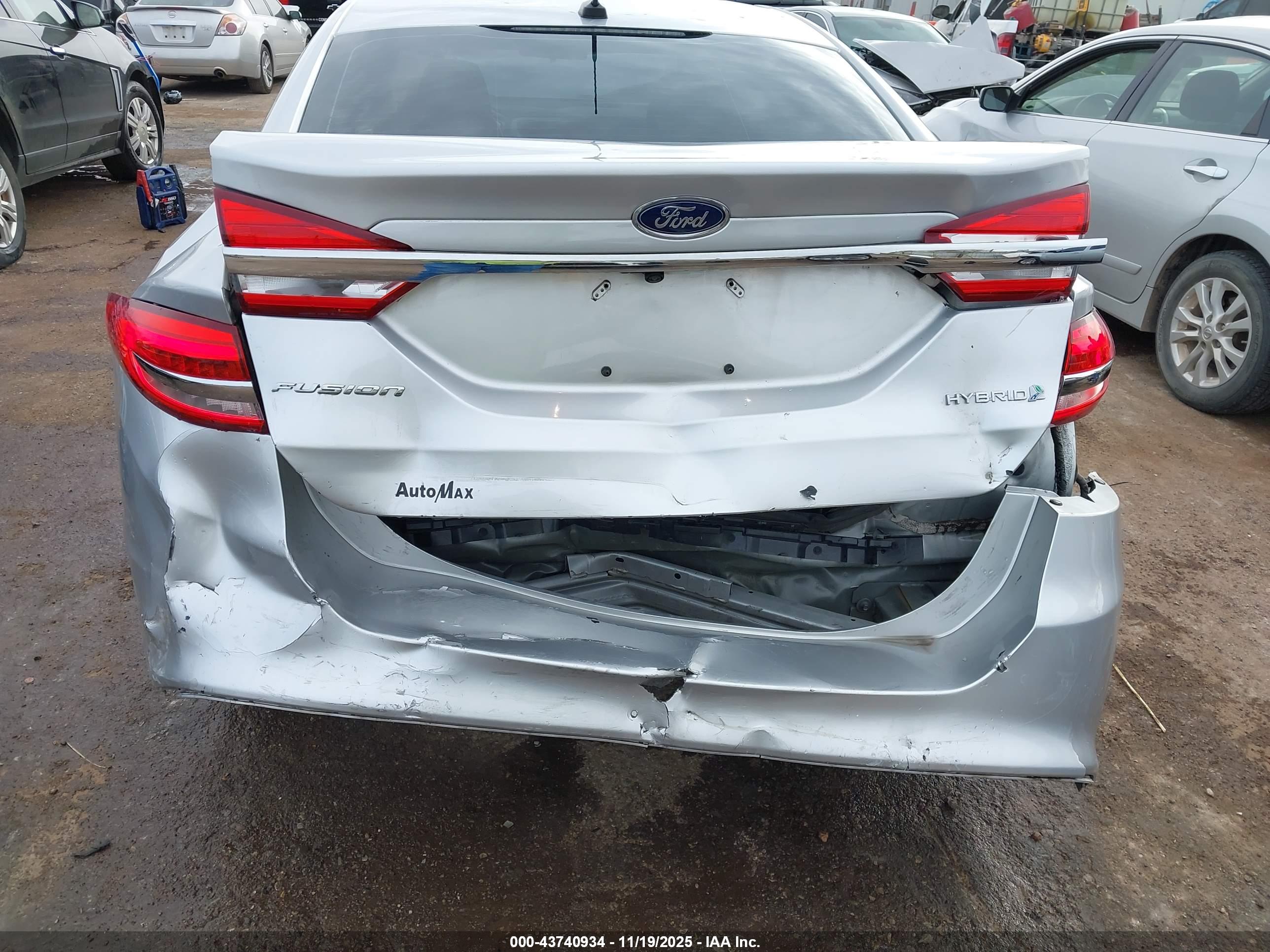 FORD FUSION image 6