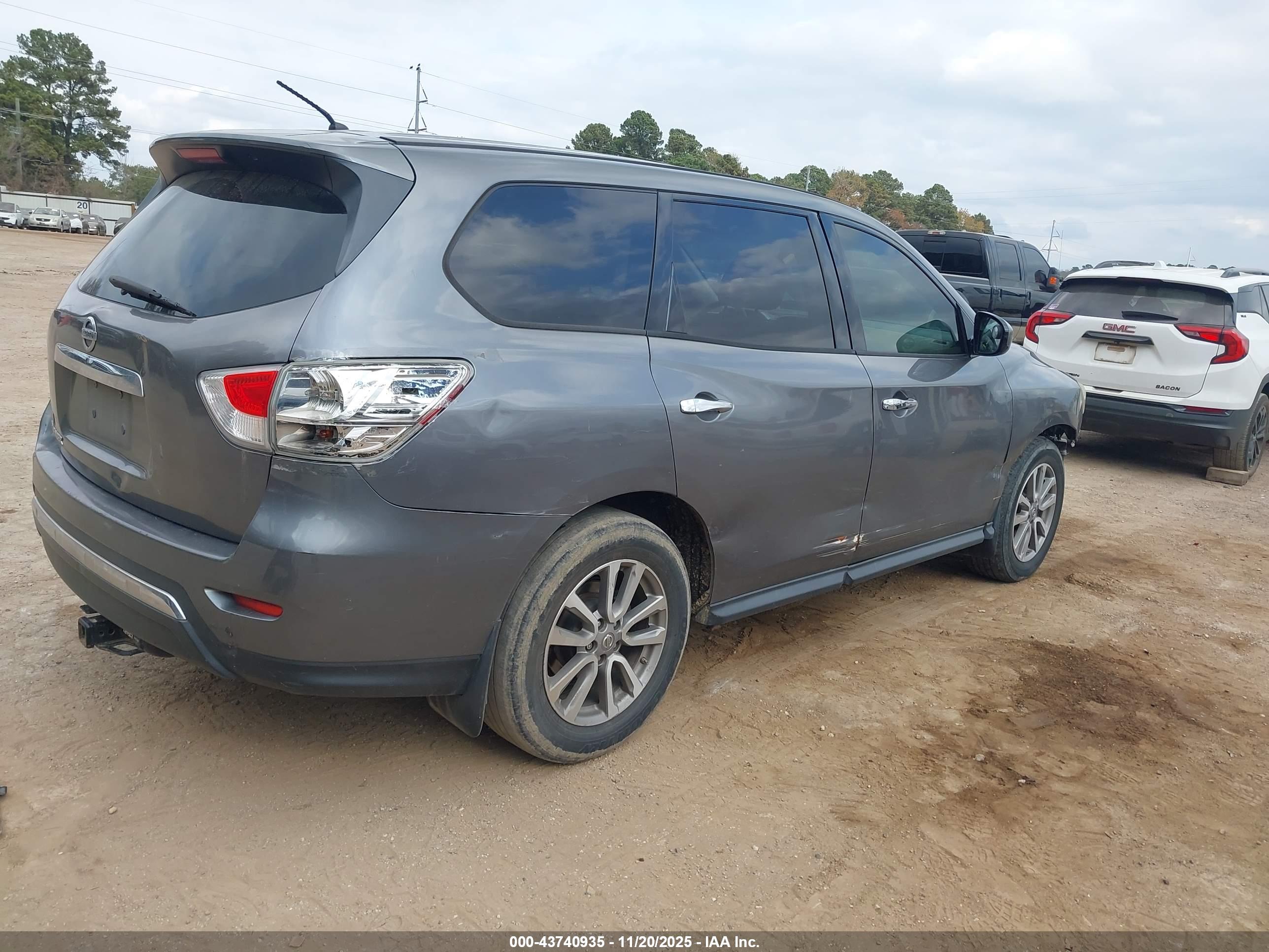 NISSAN PATHFINDER image 4