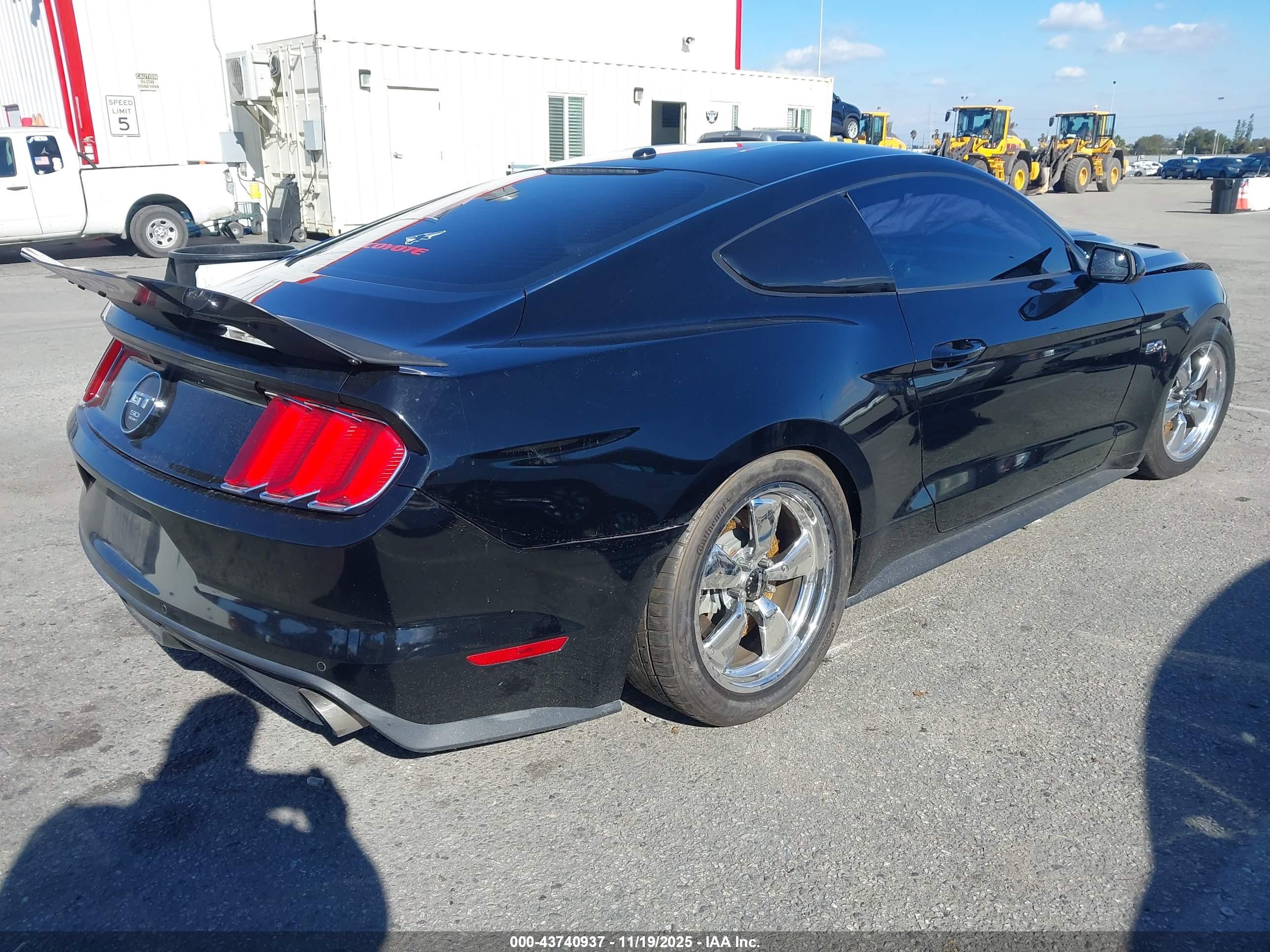 FORD MUSTANG image 4