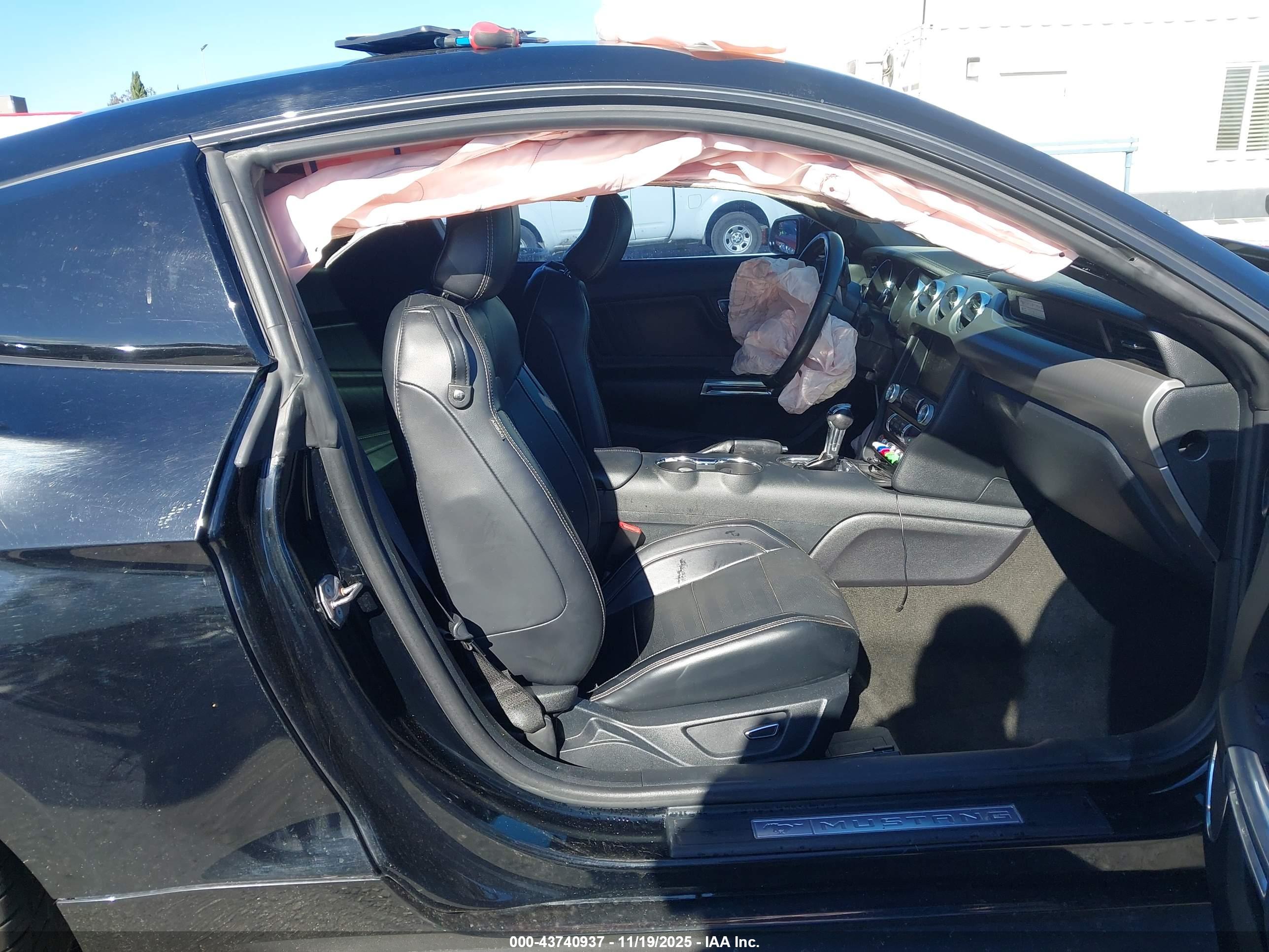 FORD MUSTANG image 5