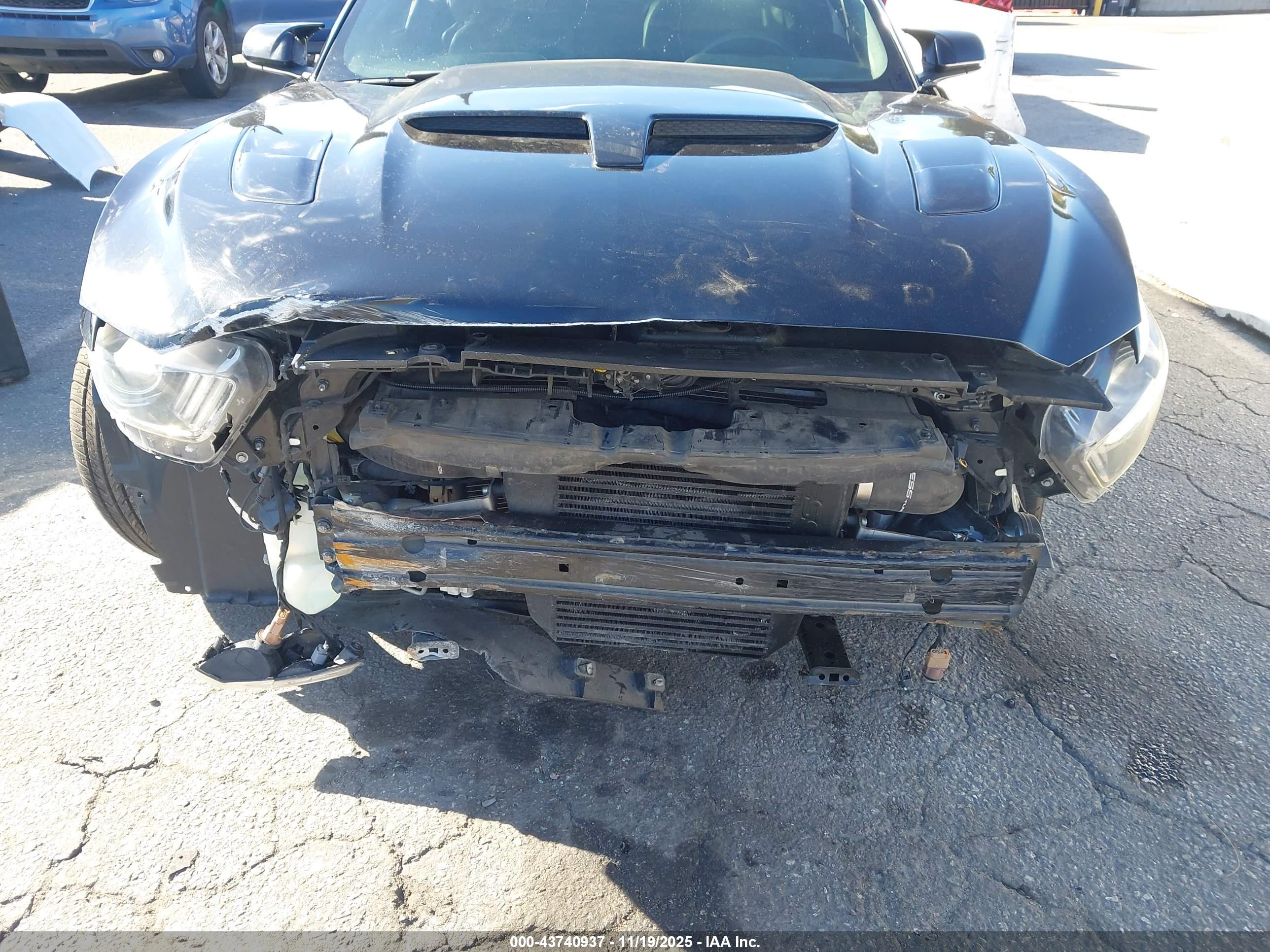 FORD MUSTANG image 6