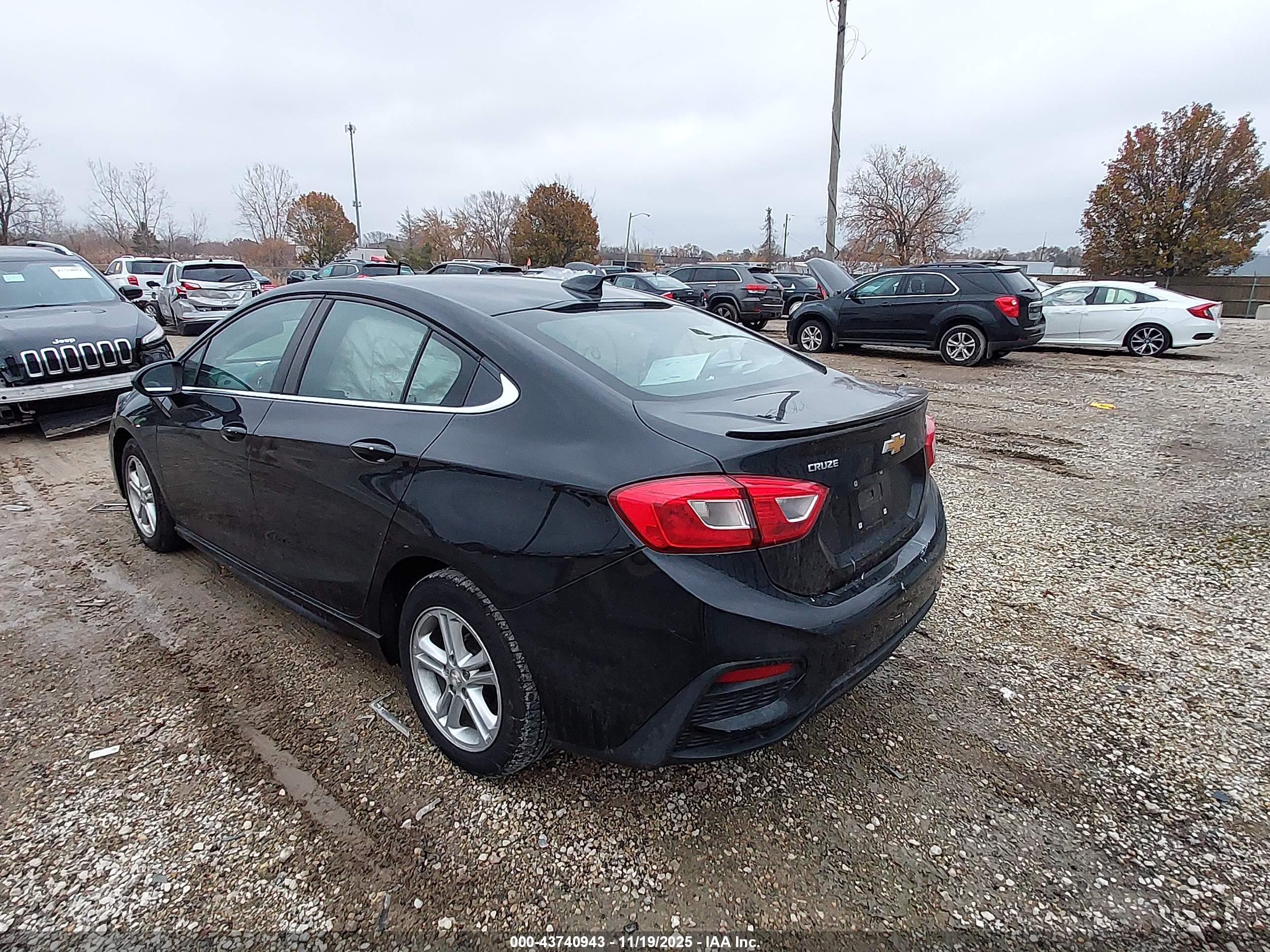 CHEVROLET CRUZE image 3