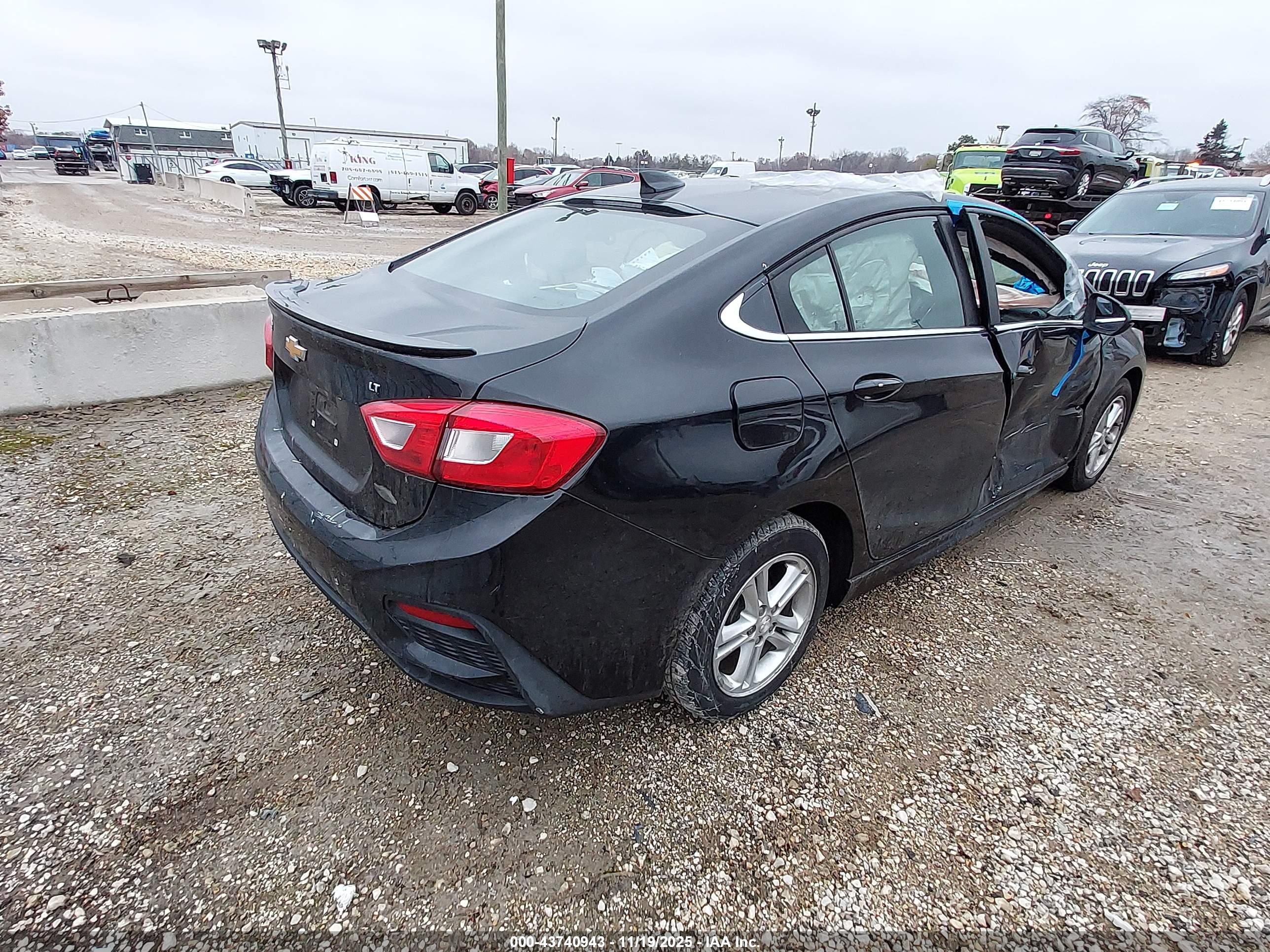 CHEVROLET CRUZE image 4