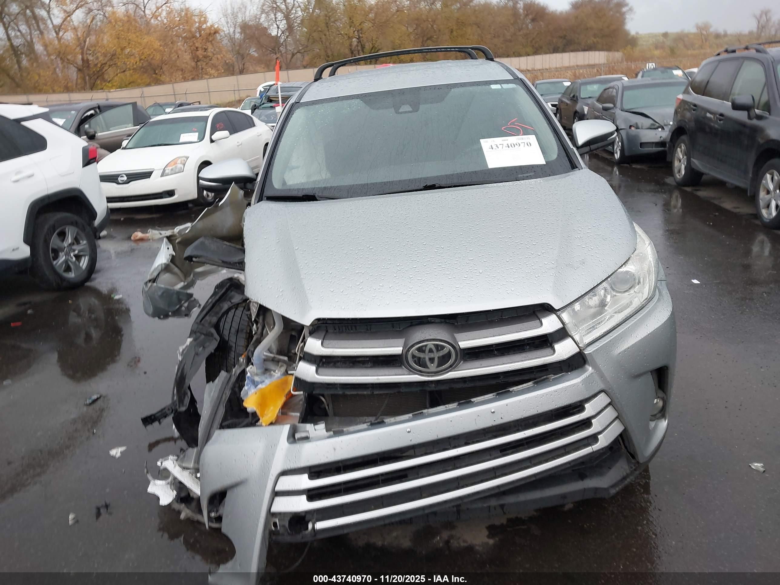 TOYOTA HIGHLANDER image 6